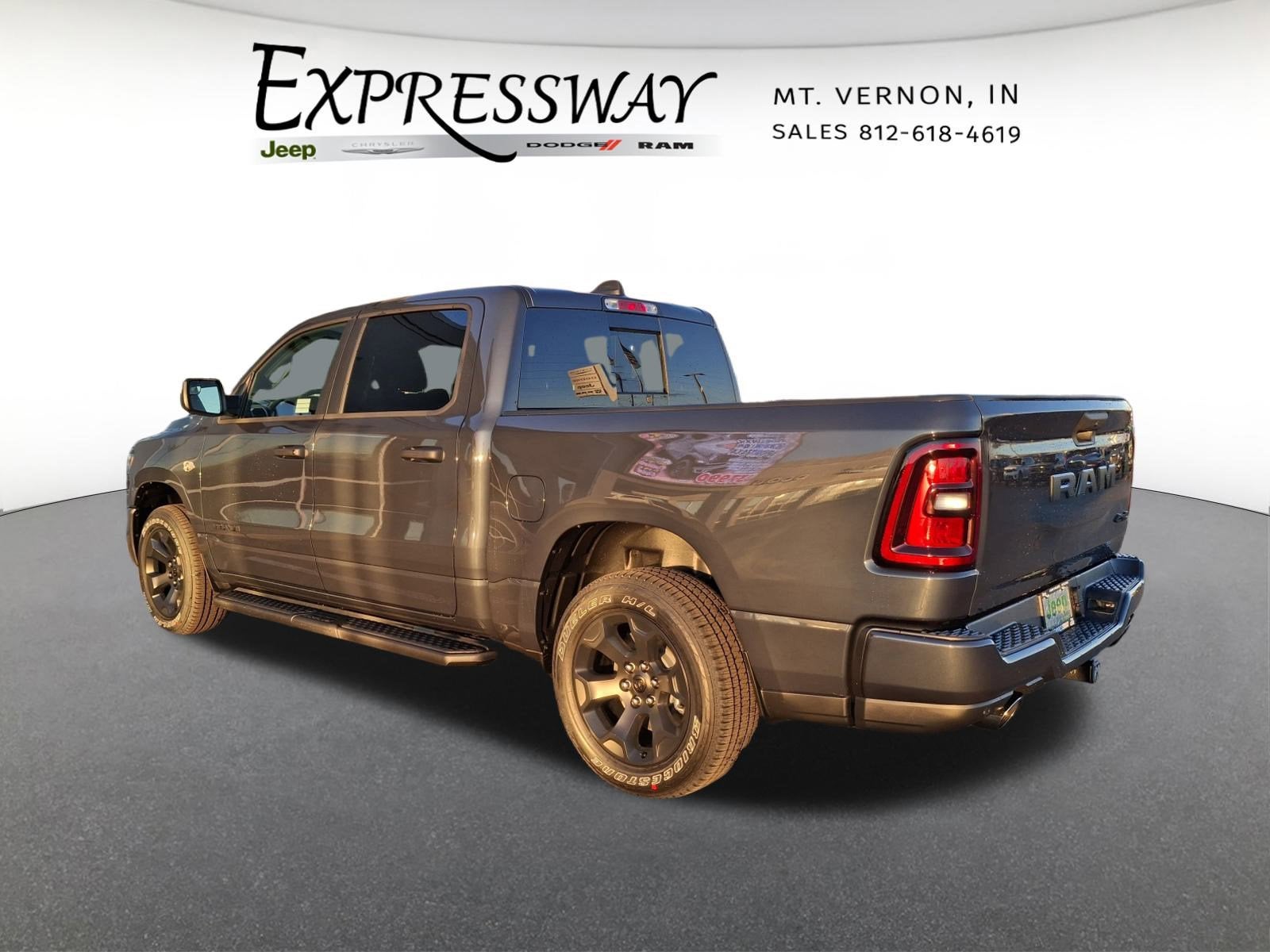 2026 RAM 1500 Express 4x4 Crew Cab 5'7 Box