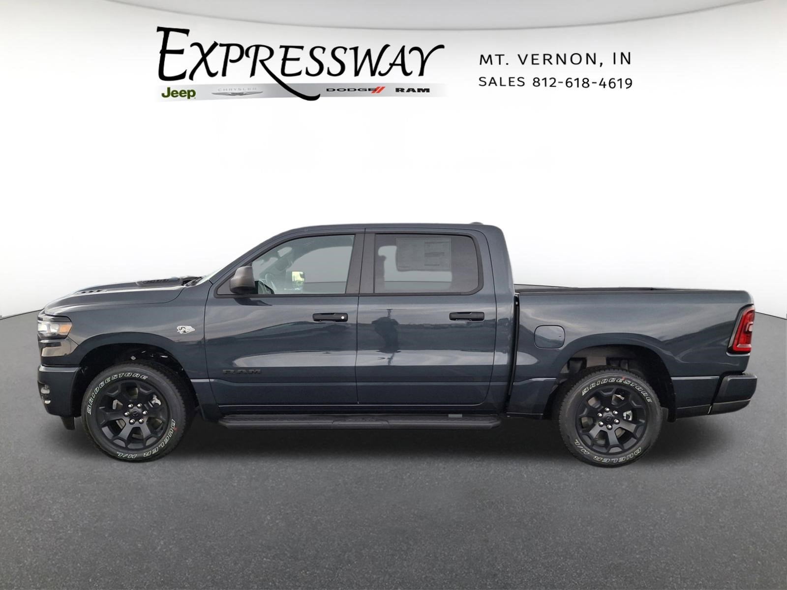 2026 RAM 1500 Express 4x4 Crew Cab 5'7 Box