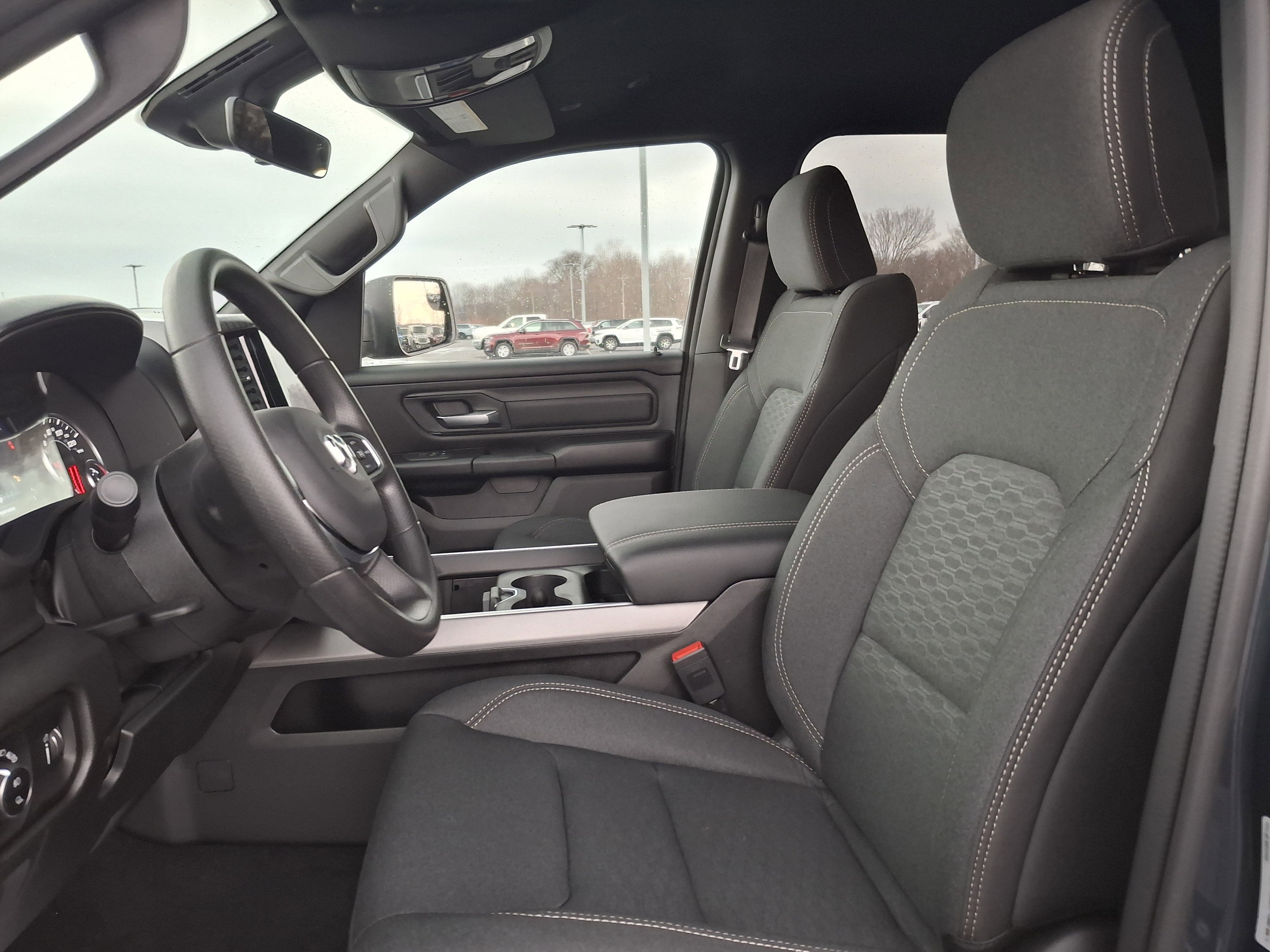 2026 RAM 1500 Express 4x4 Crew Cab 5'7 Box