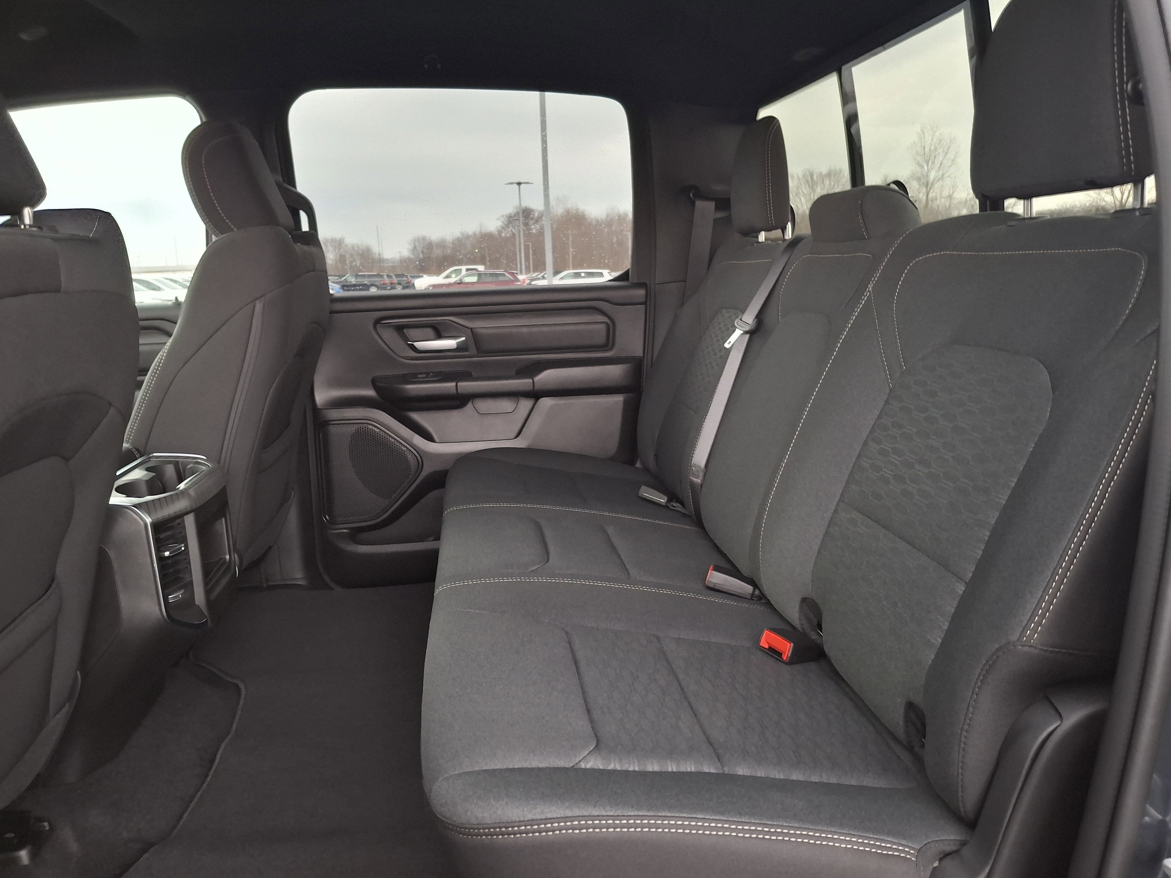 2026 RAM 1500 Express 4x4 Crew Cab 5'7 Box