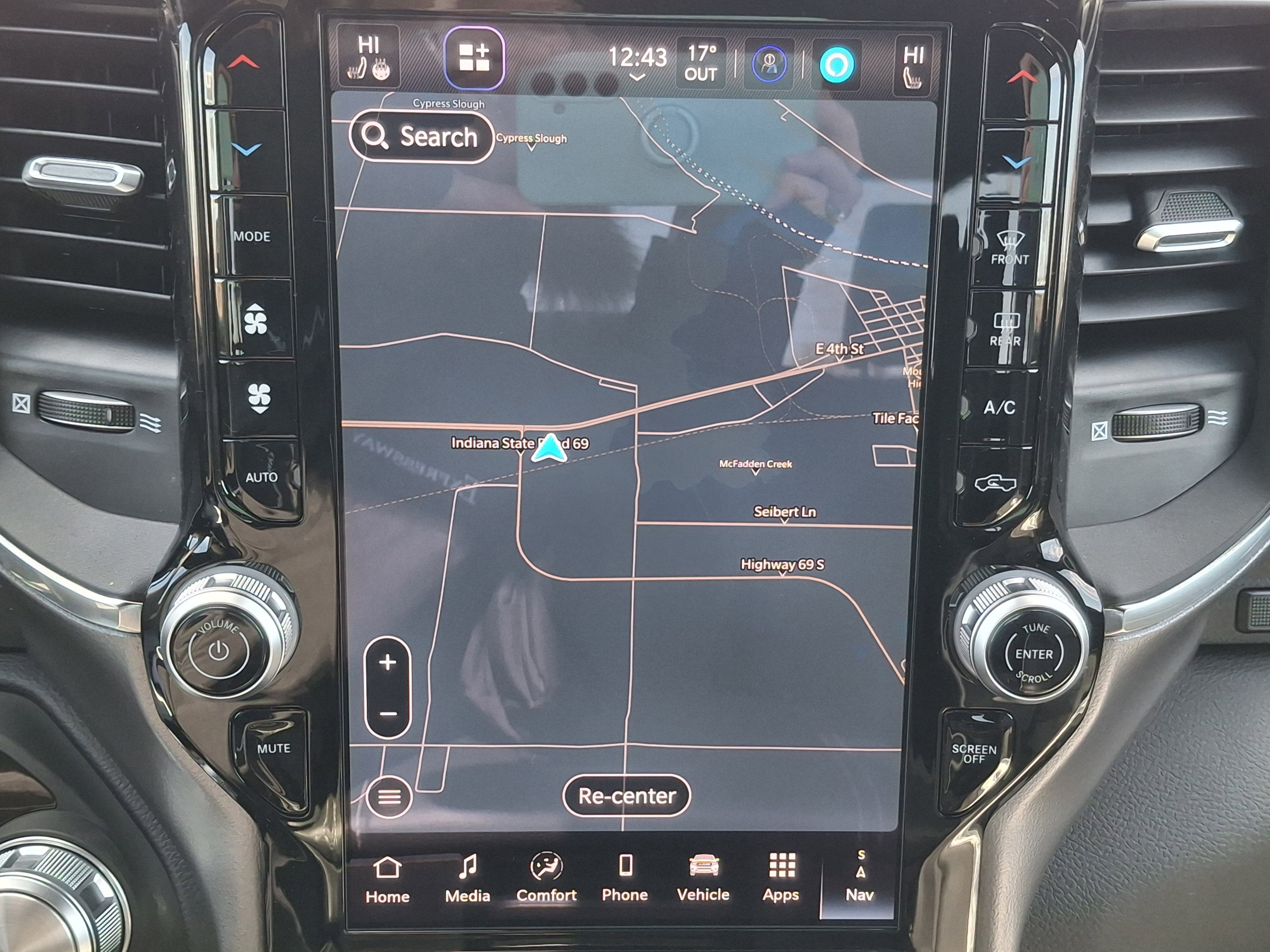 2026 RAM 1500 Laramie 4x4 Crew Cab 5'7 Box