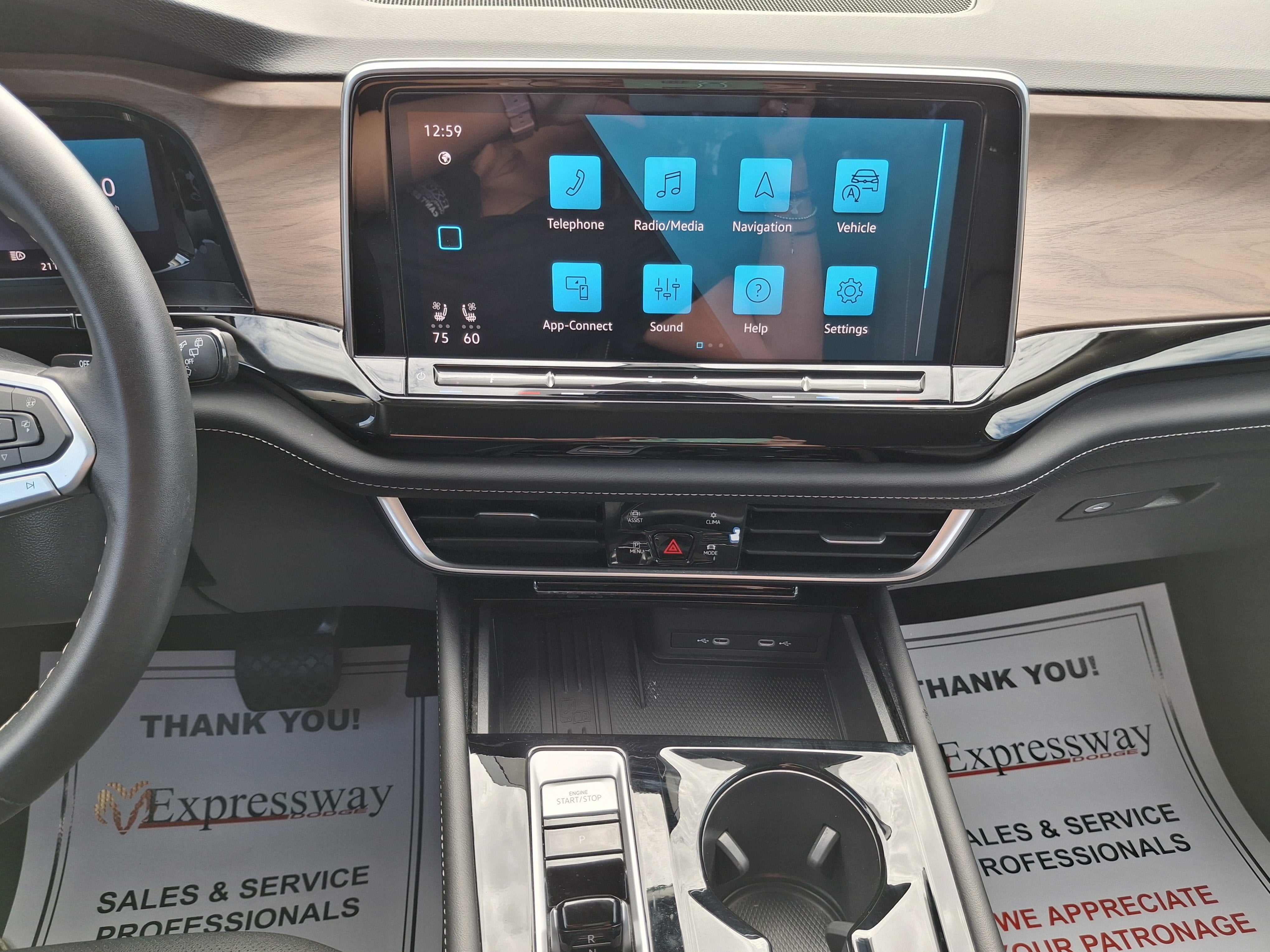 2025 Volkswagen Atlas 2.0T SE w/Technology