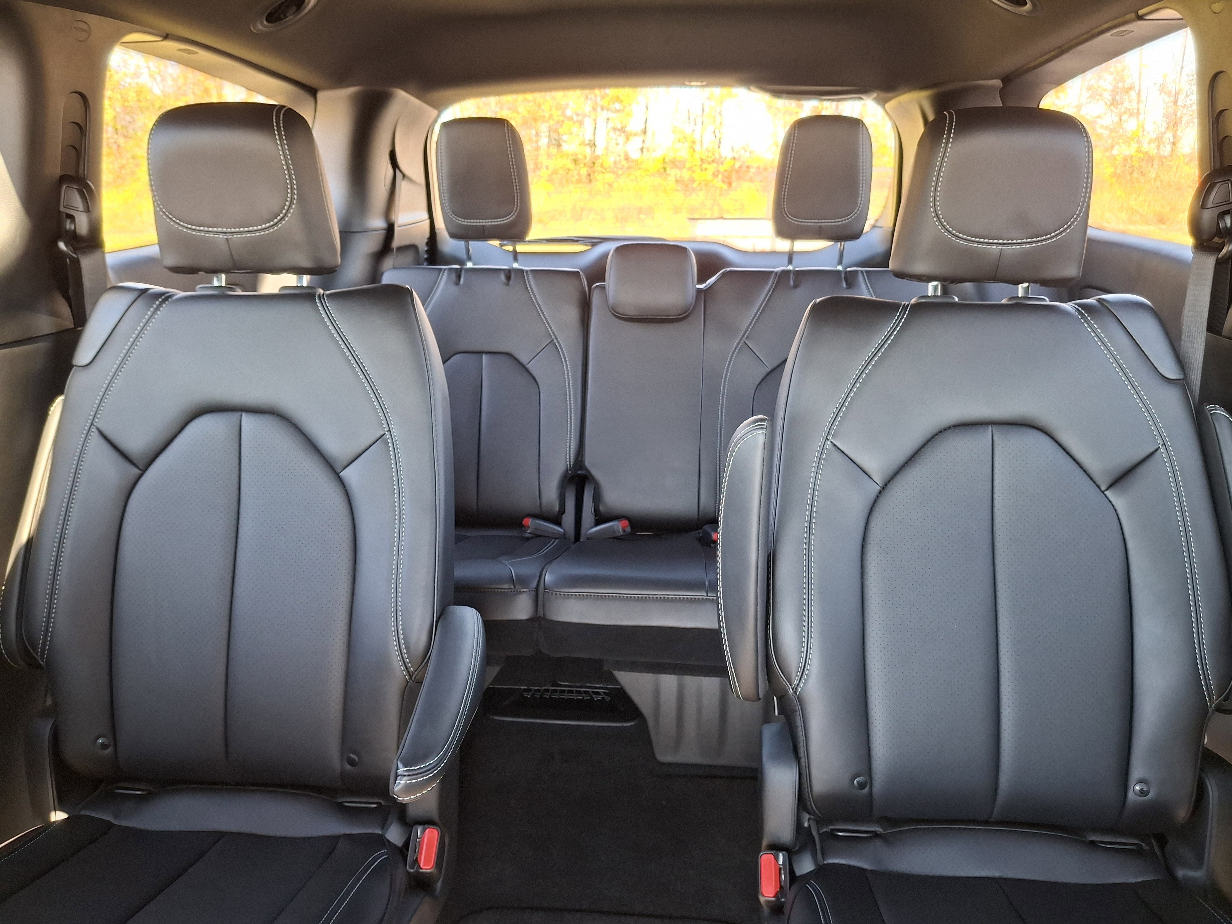 2026 Chrysler Pacifica Select