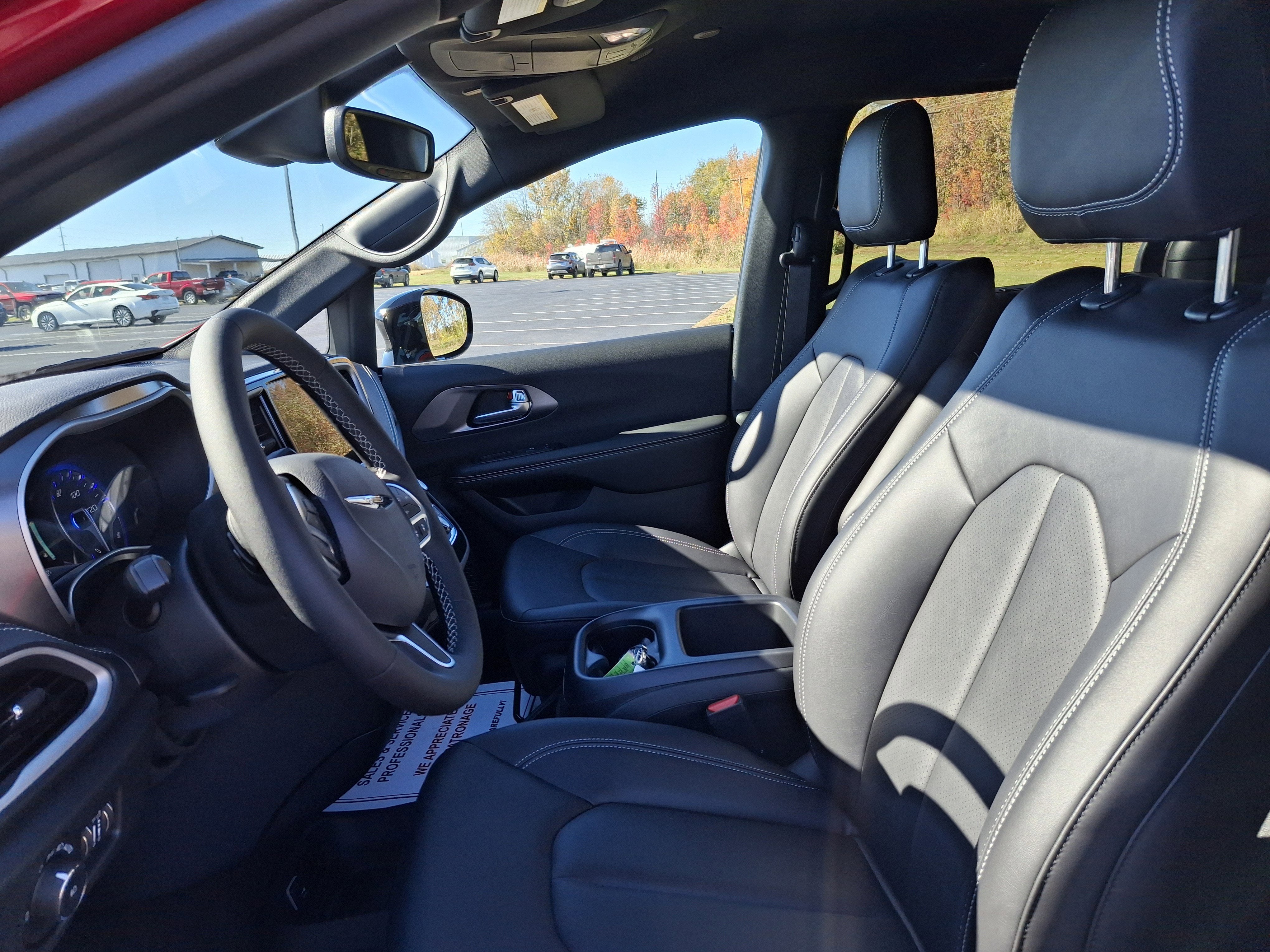 2026 Chrysler Pacifica Select