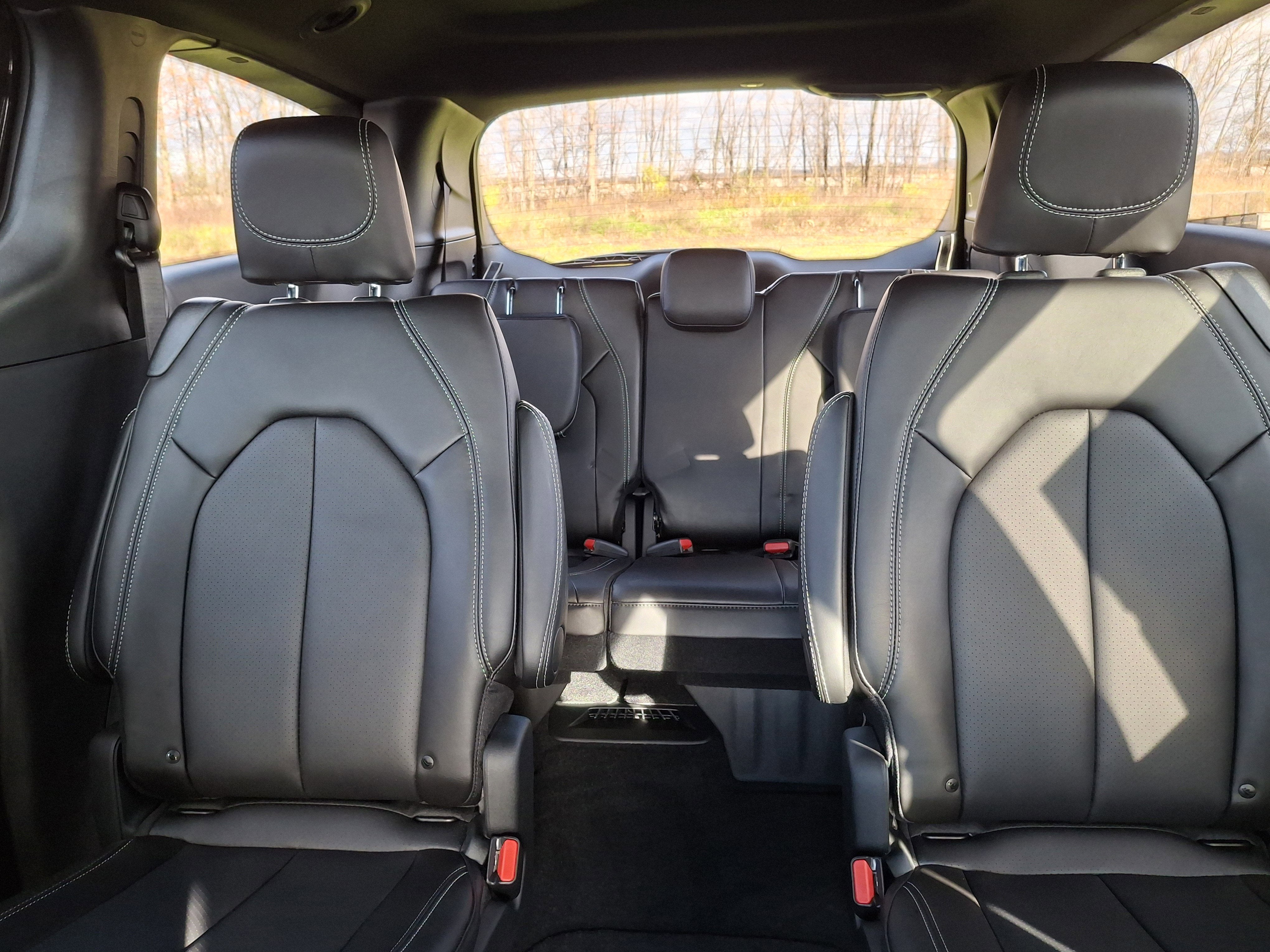 2026 Chrysler Pacifica Select