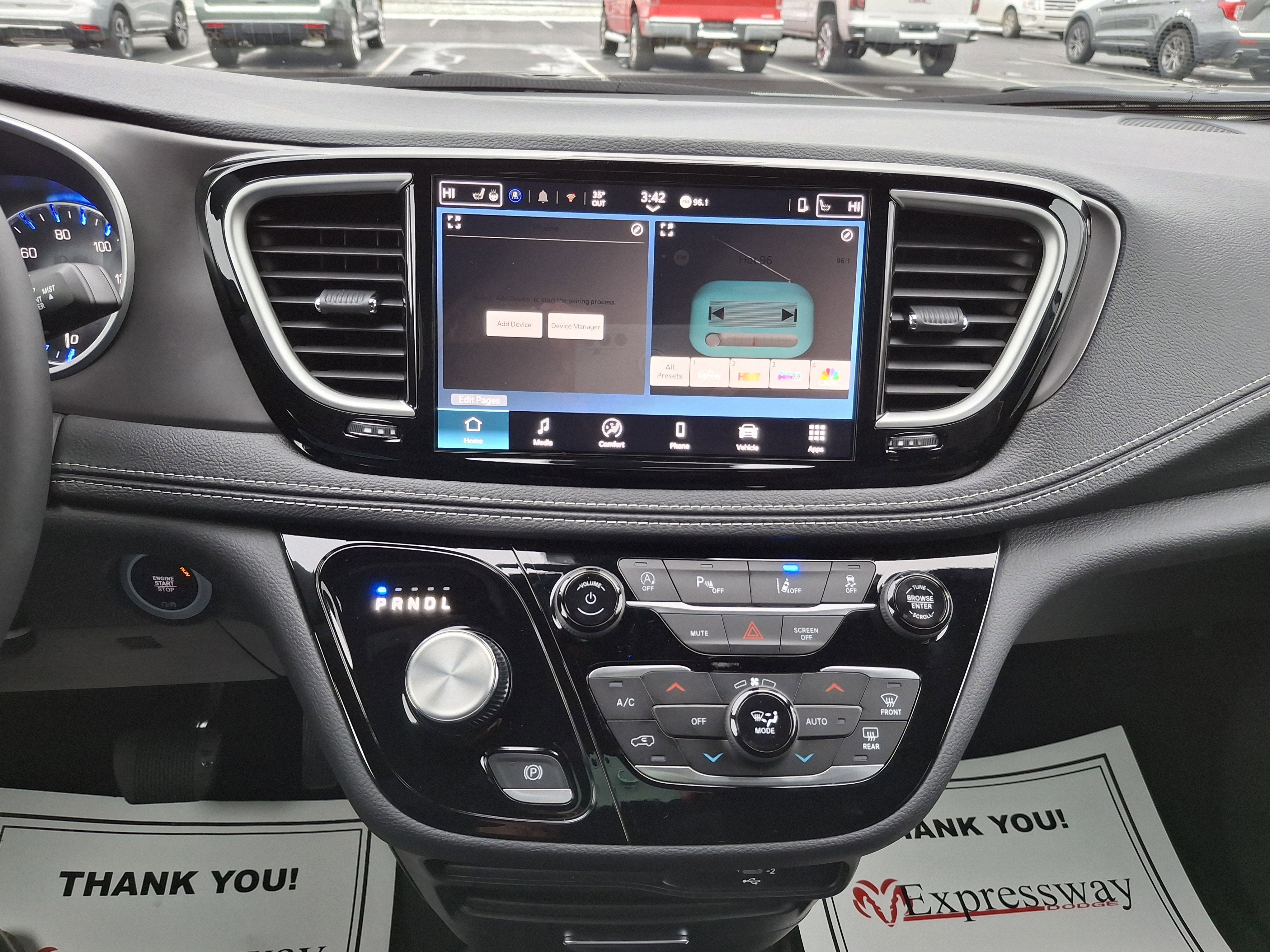 2026 Chrysler Pacifica Select