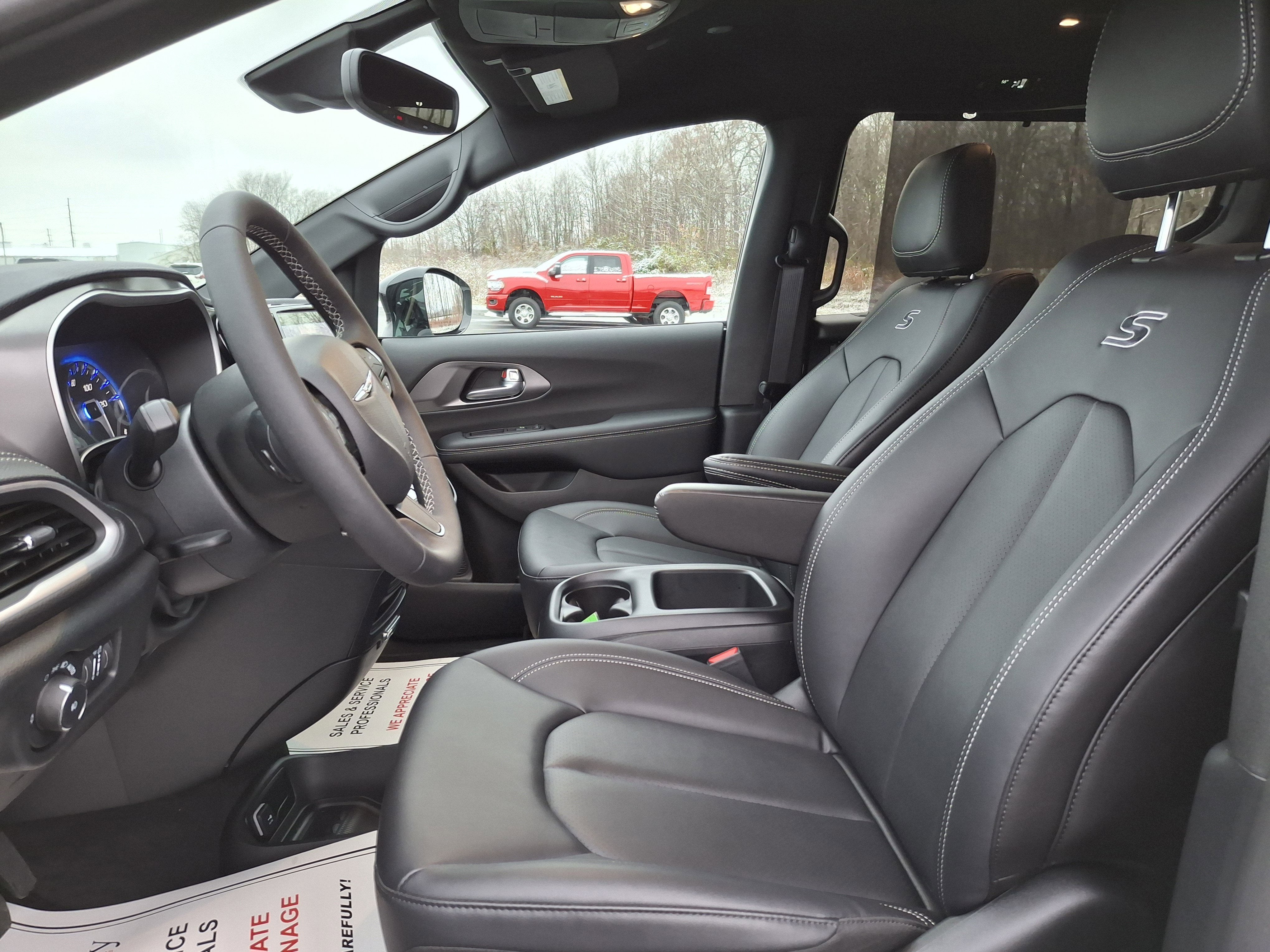 2026 Chrysler Pacifica Select