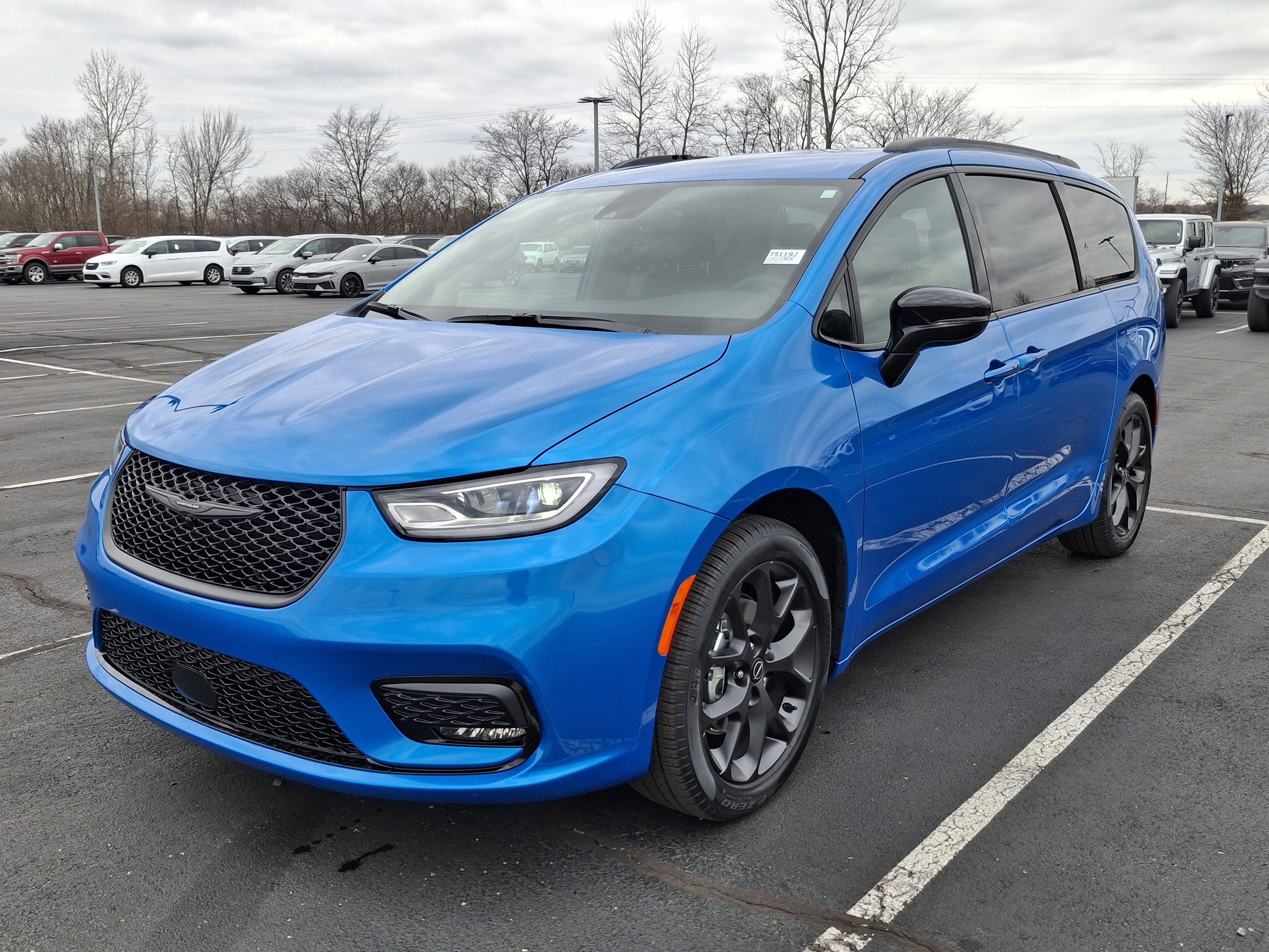 2026 Chrysler Pacifica Select