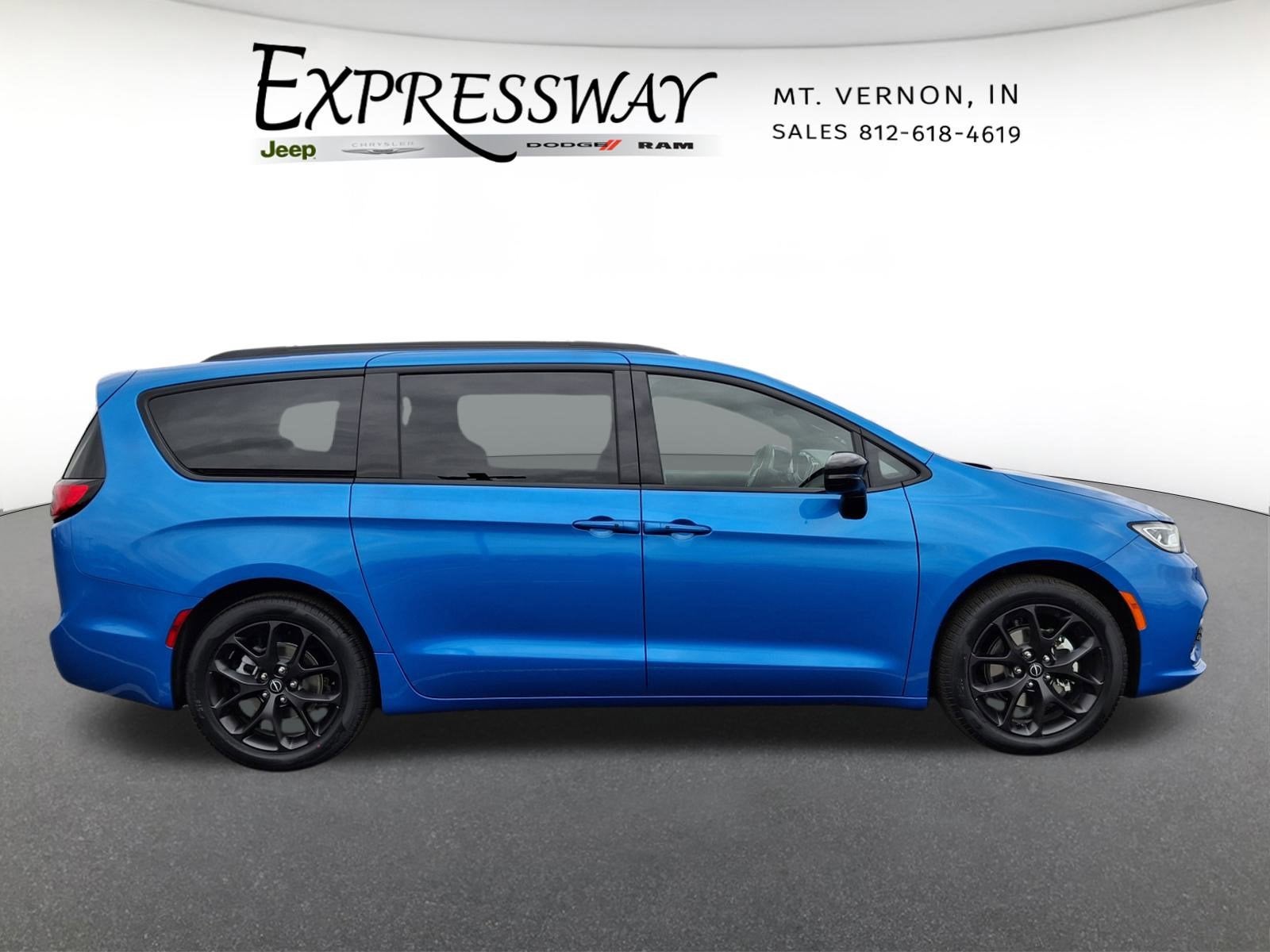 2026 Chrysler Pacifica Select