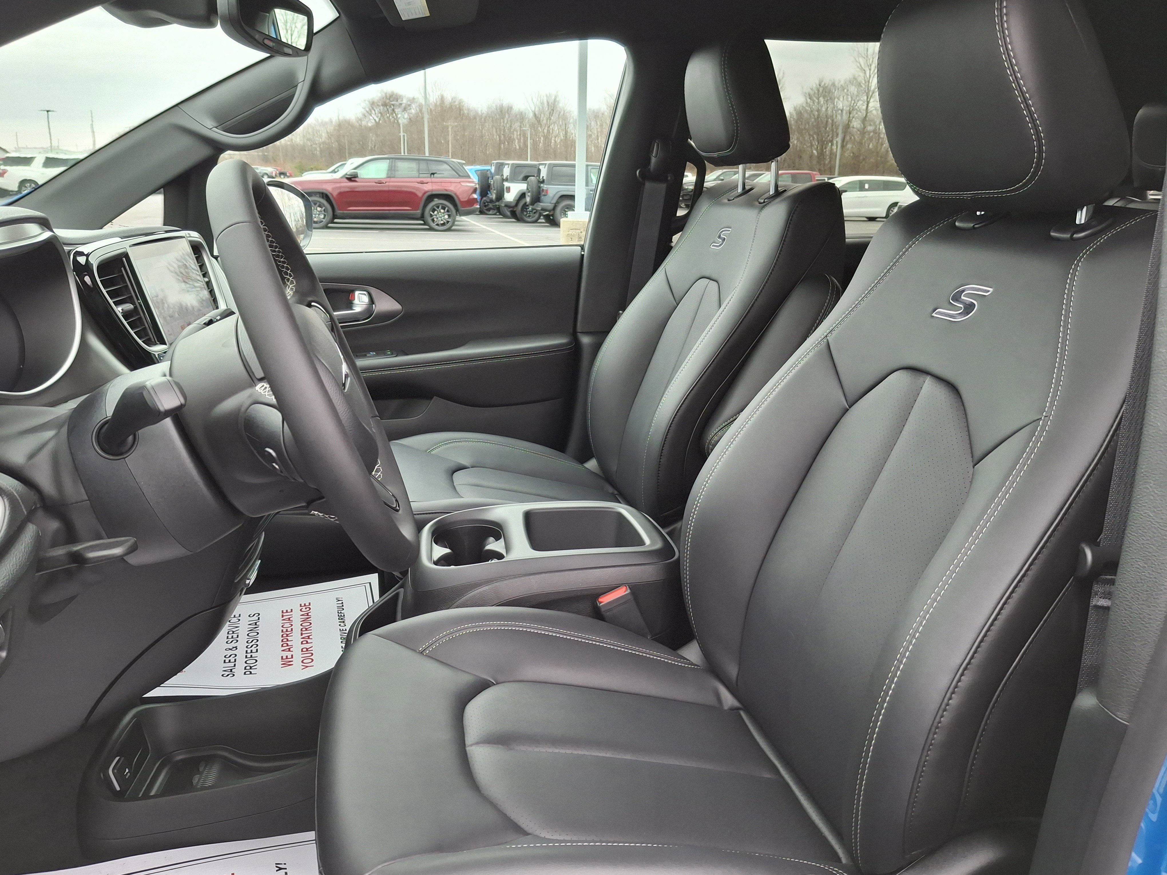 2026 Chrysler Pacifica Select