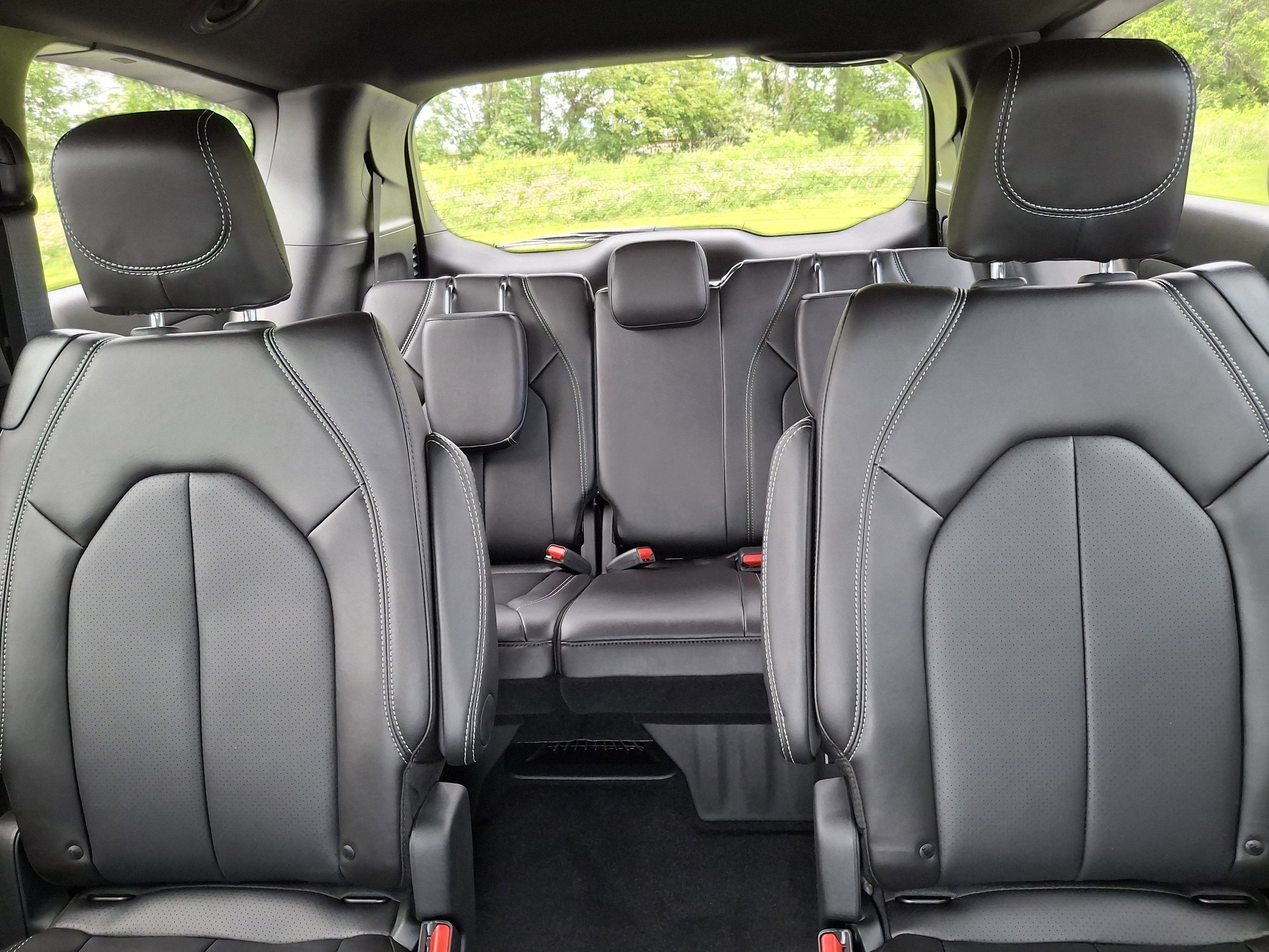 2027 Chrysler Pacifica Select