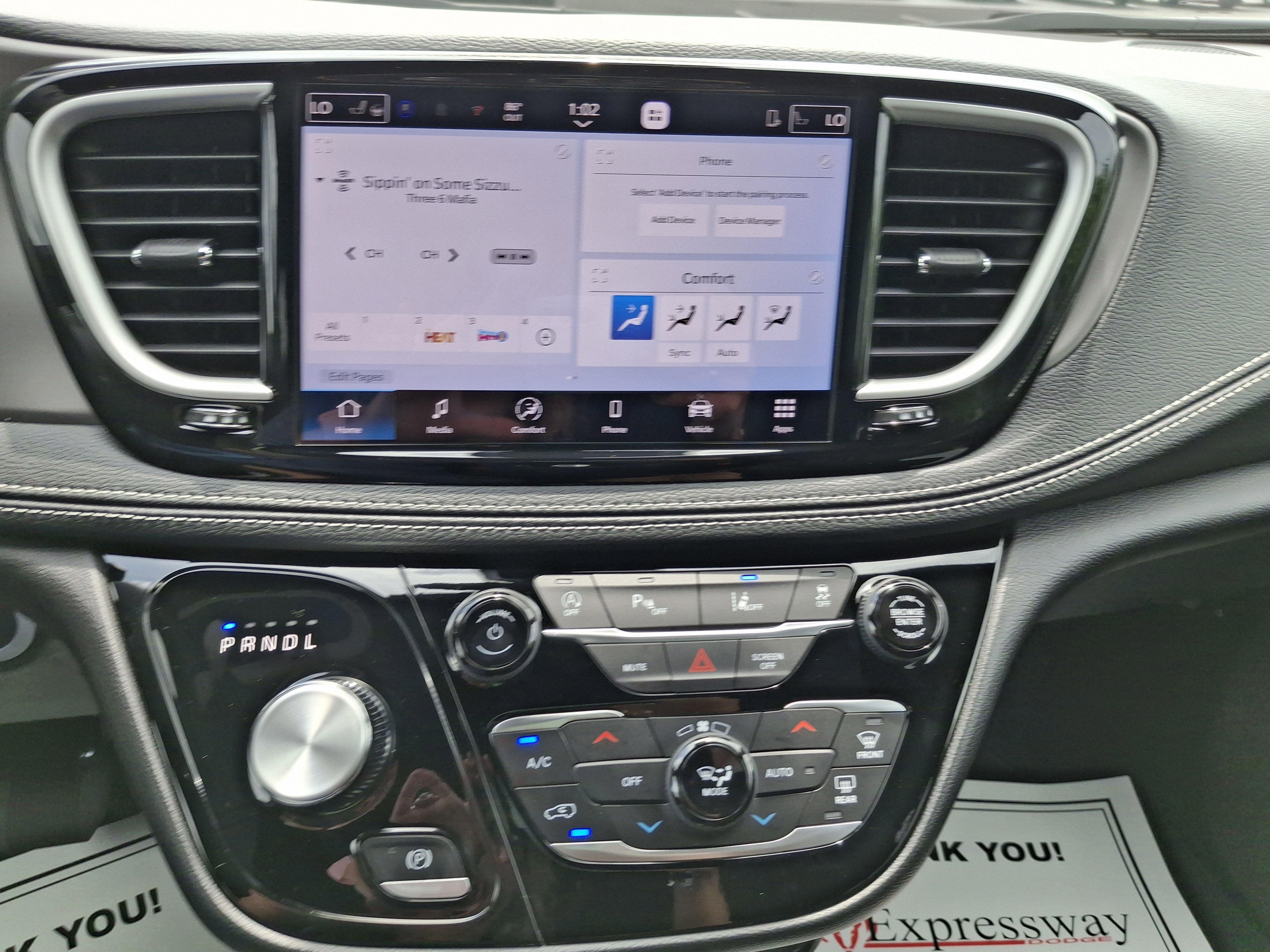 2027 Chrysler Pacifica Select