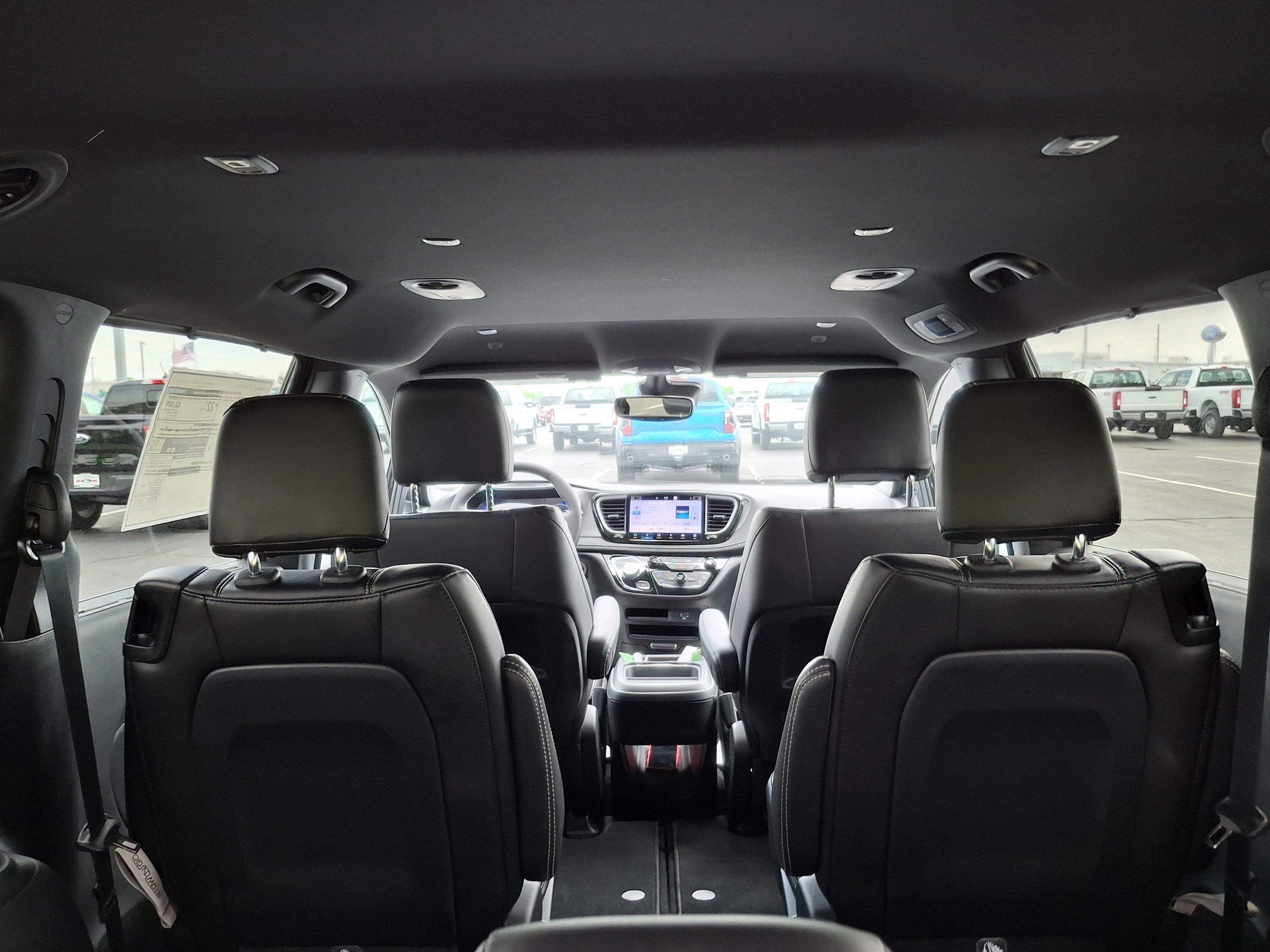 2027 Chrysler Pacifica Select