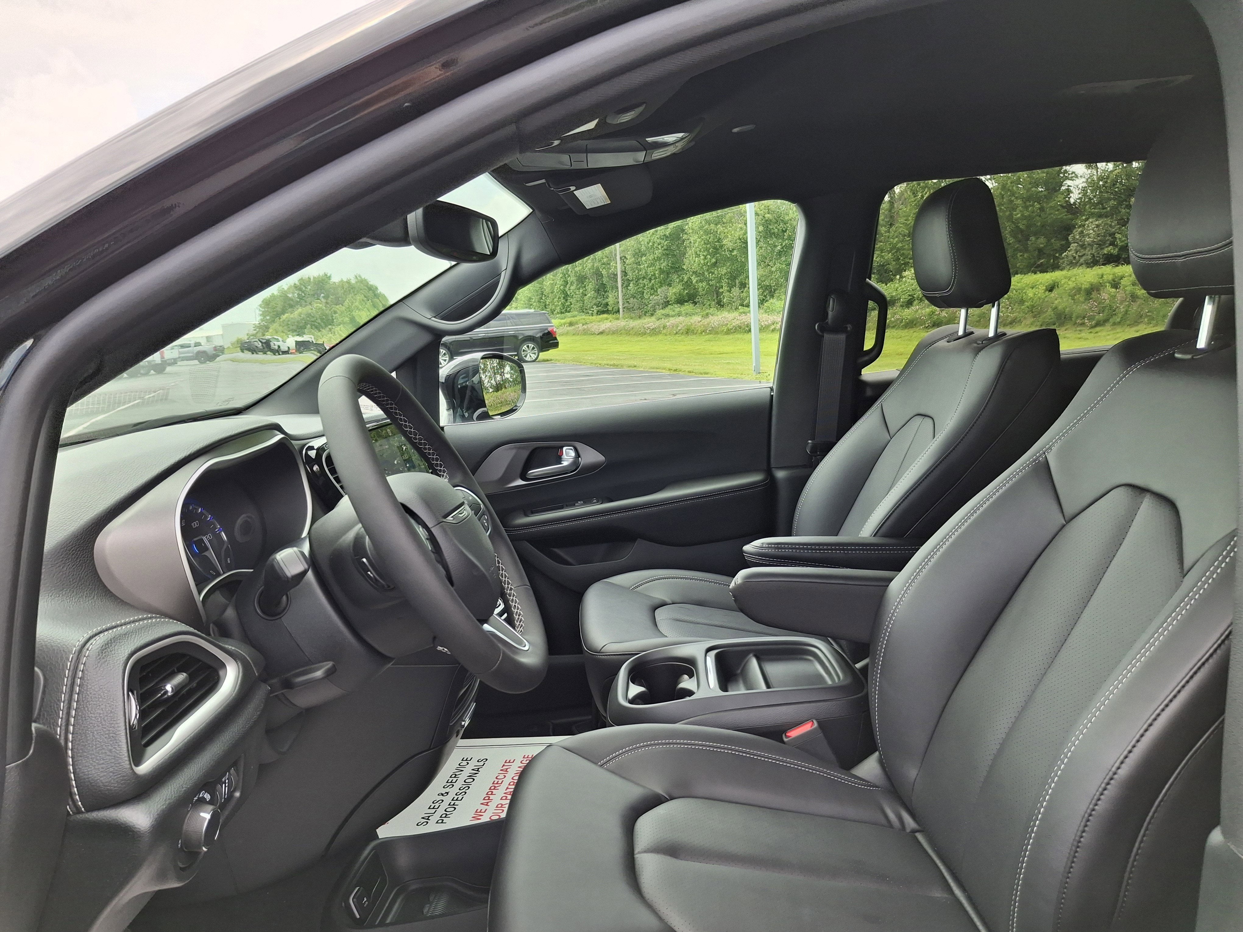 2027 Chrysler Pacifica Select