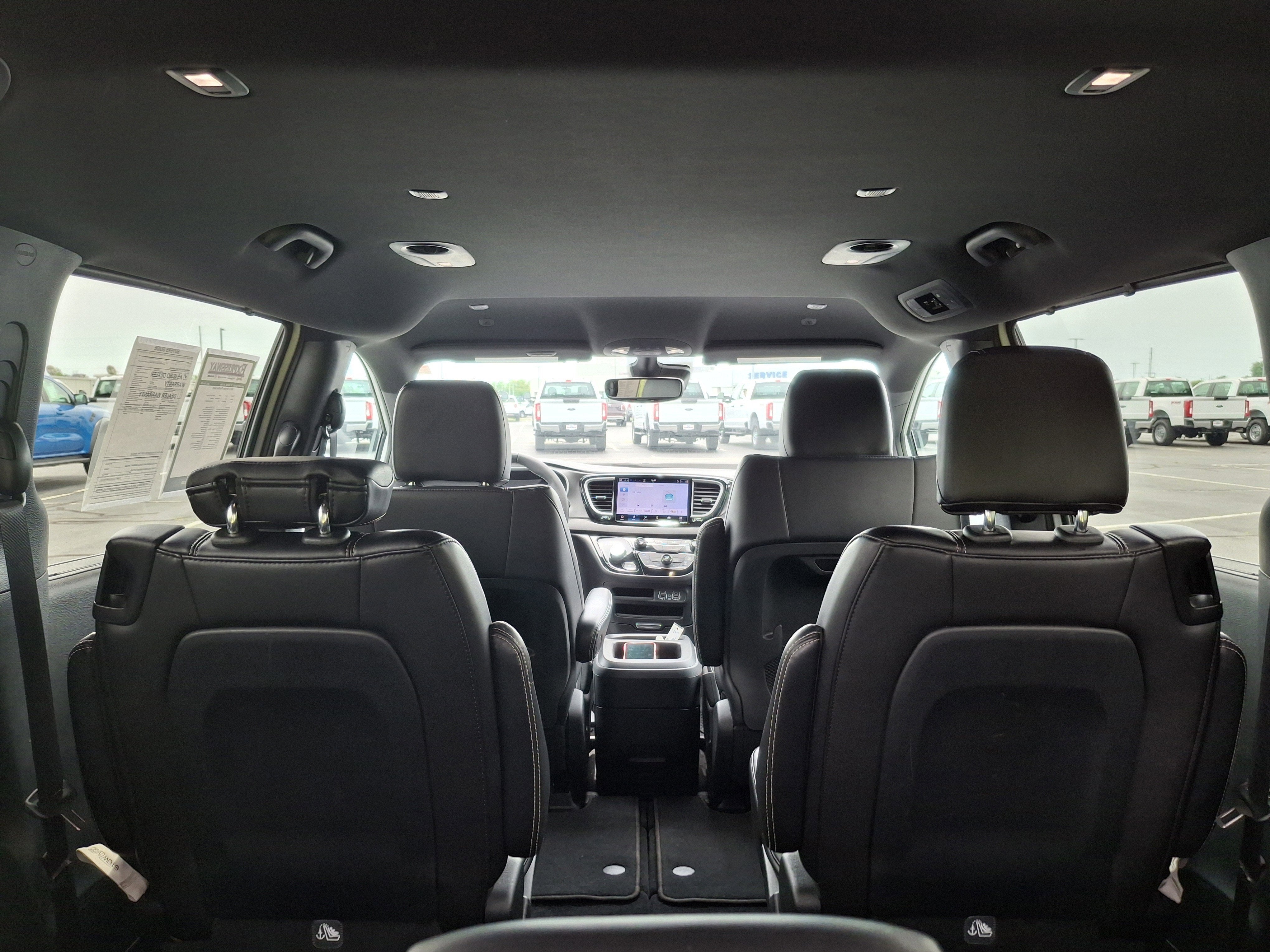 2025 Chrysler Pacifica Select