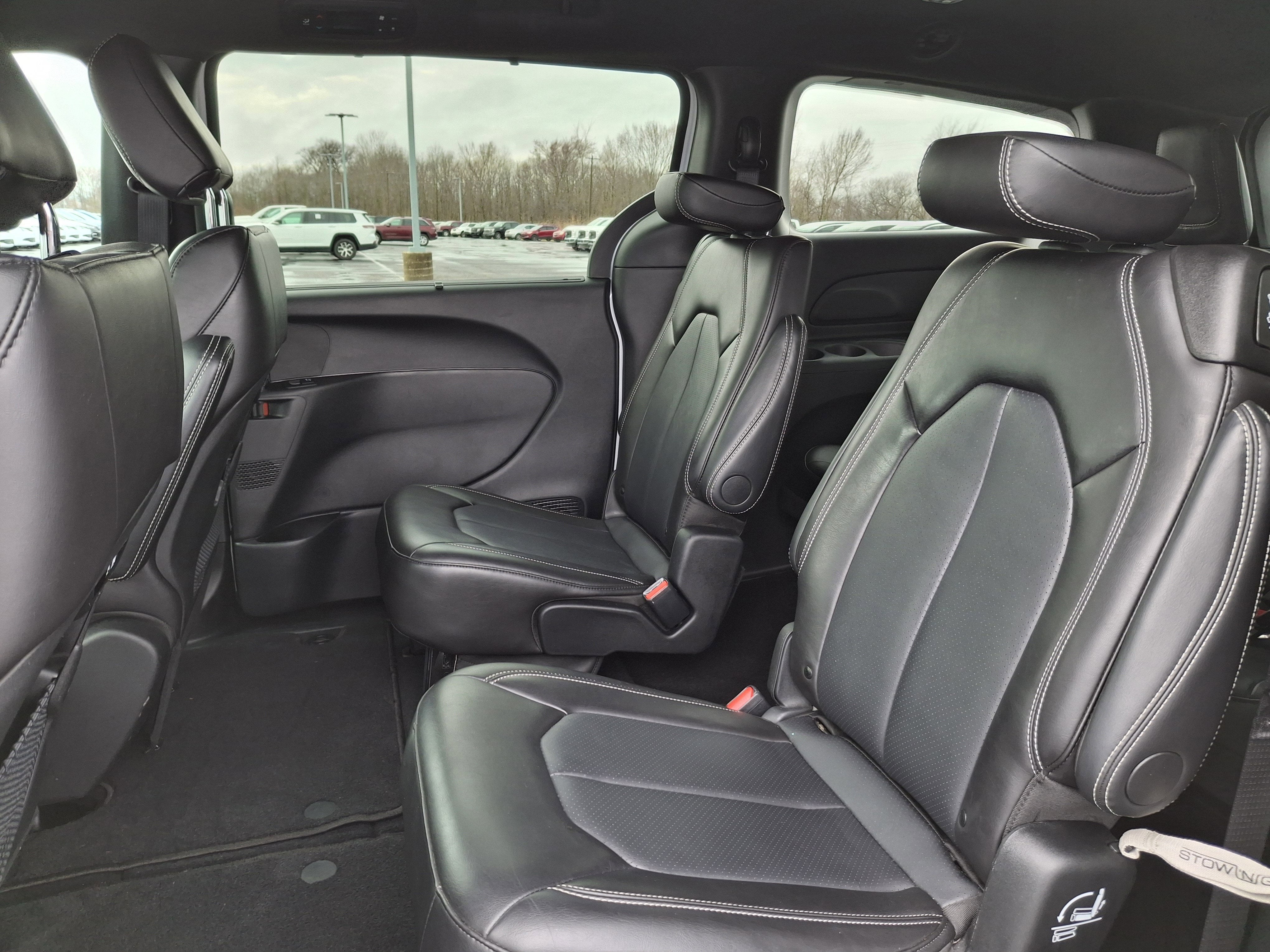 2025 Chrysler Pacifica Select