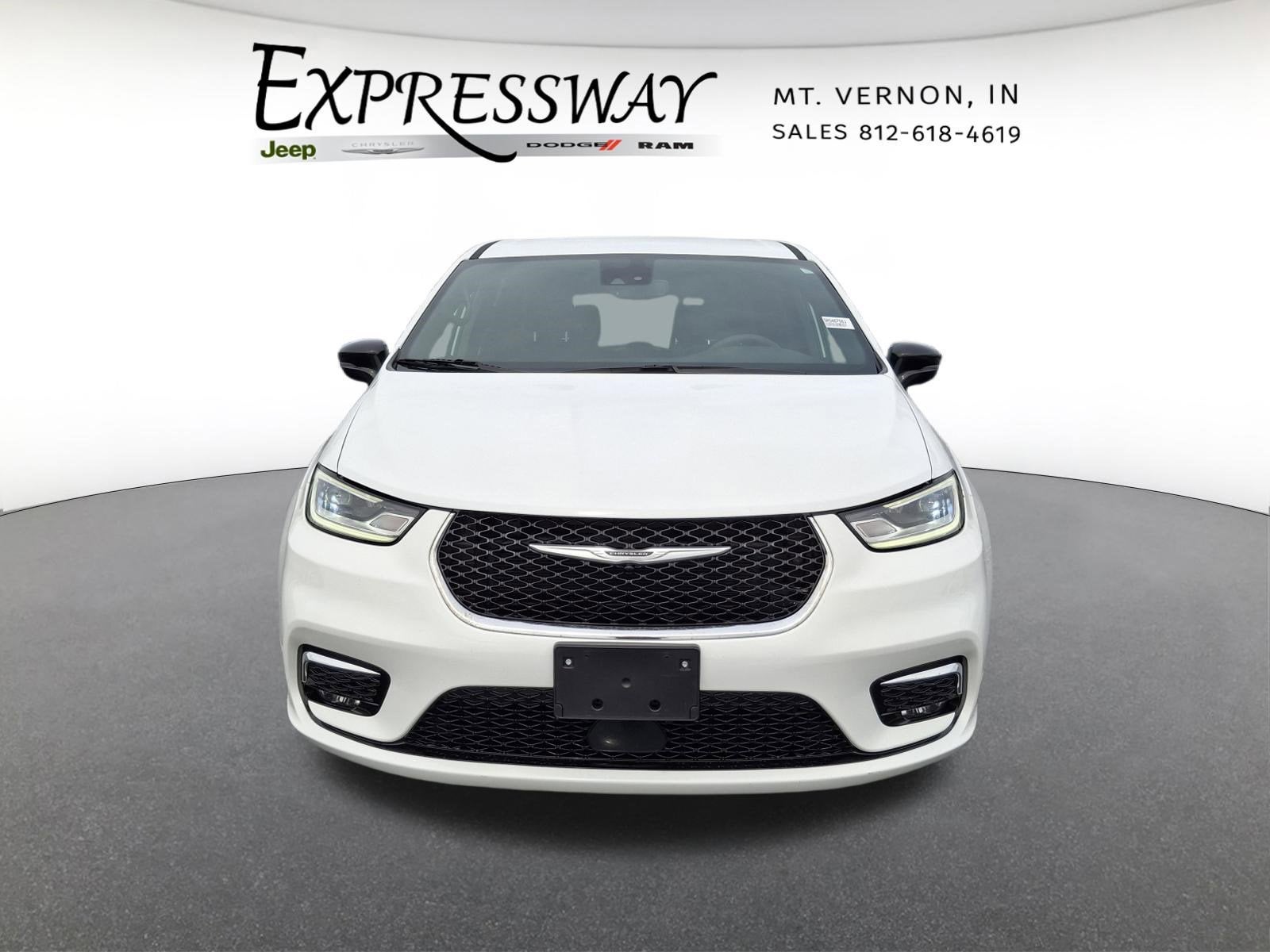 2025 Chrysler Pacifica Select