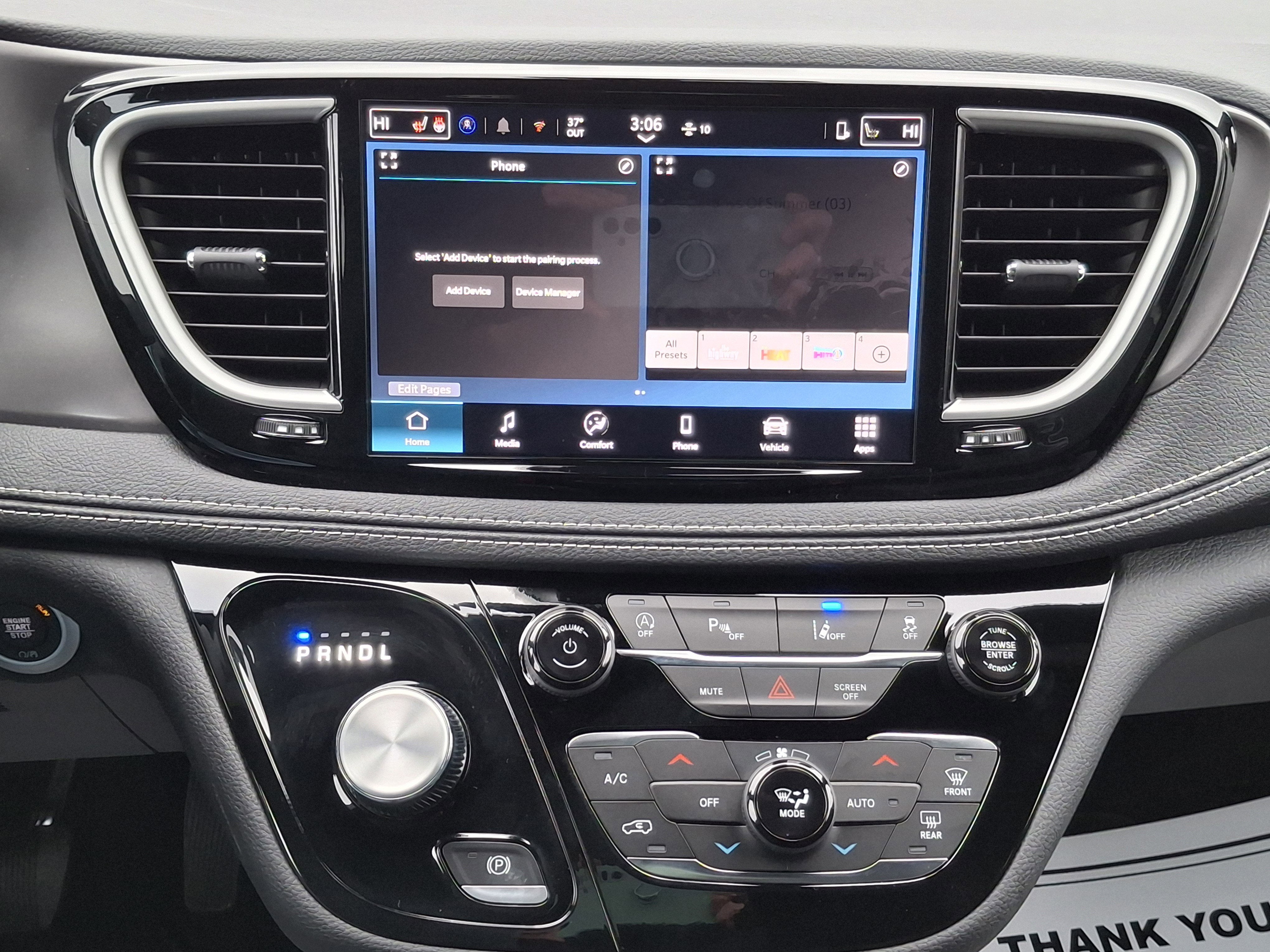 2026 Chrysler Pacifica Select