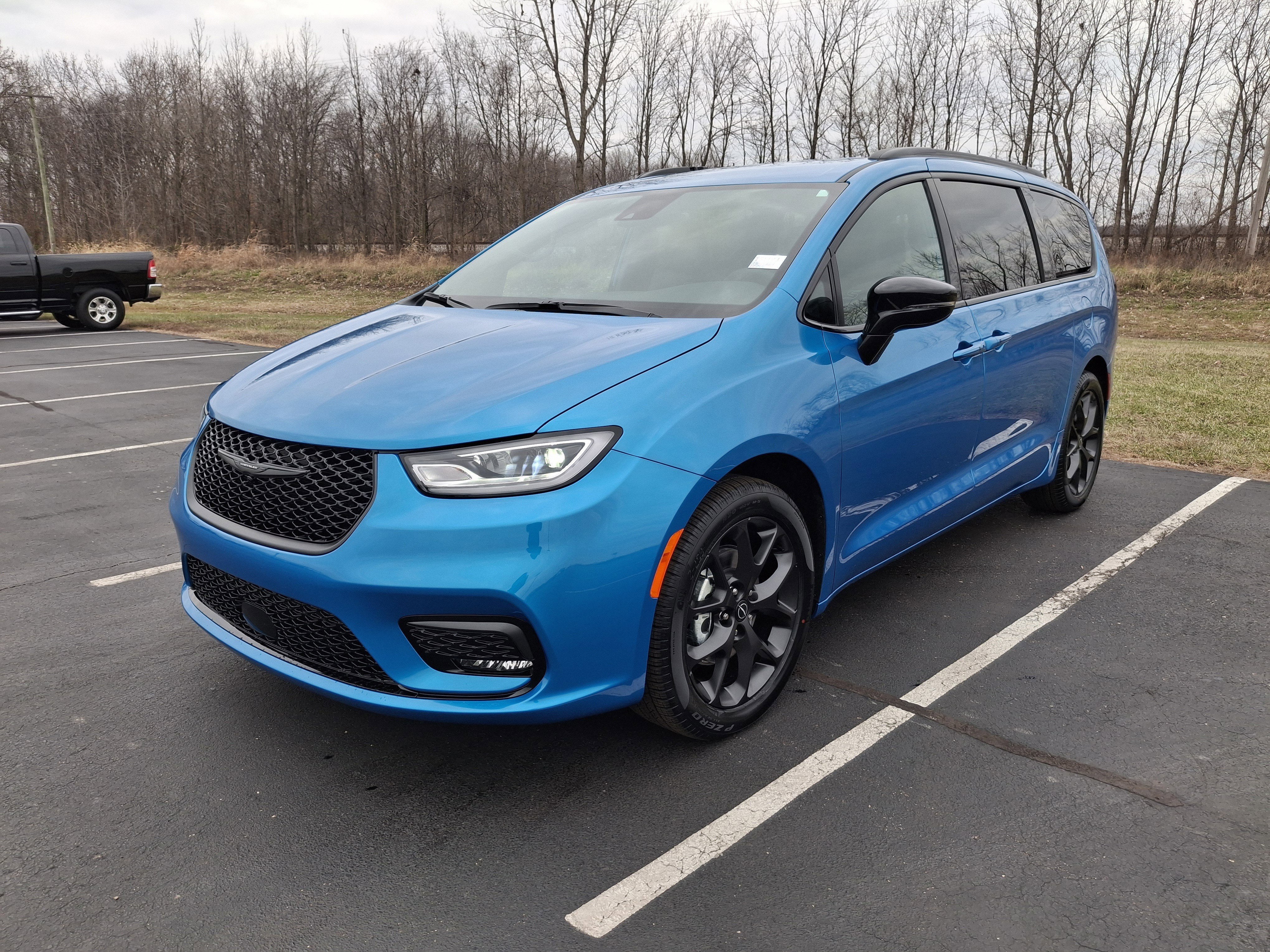 2026 Chrysler Pacifica Select