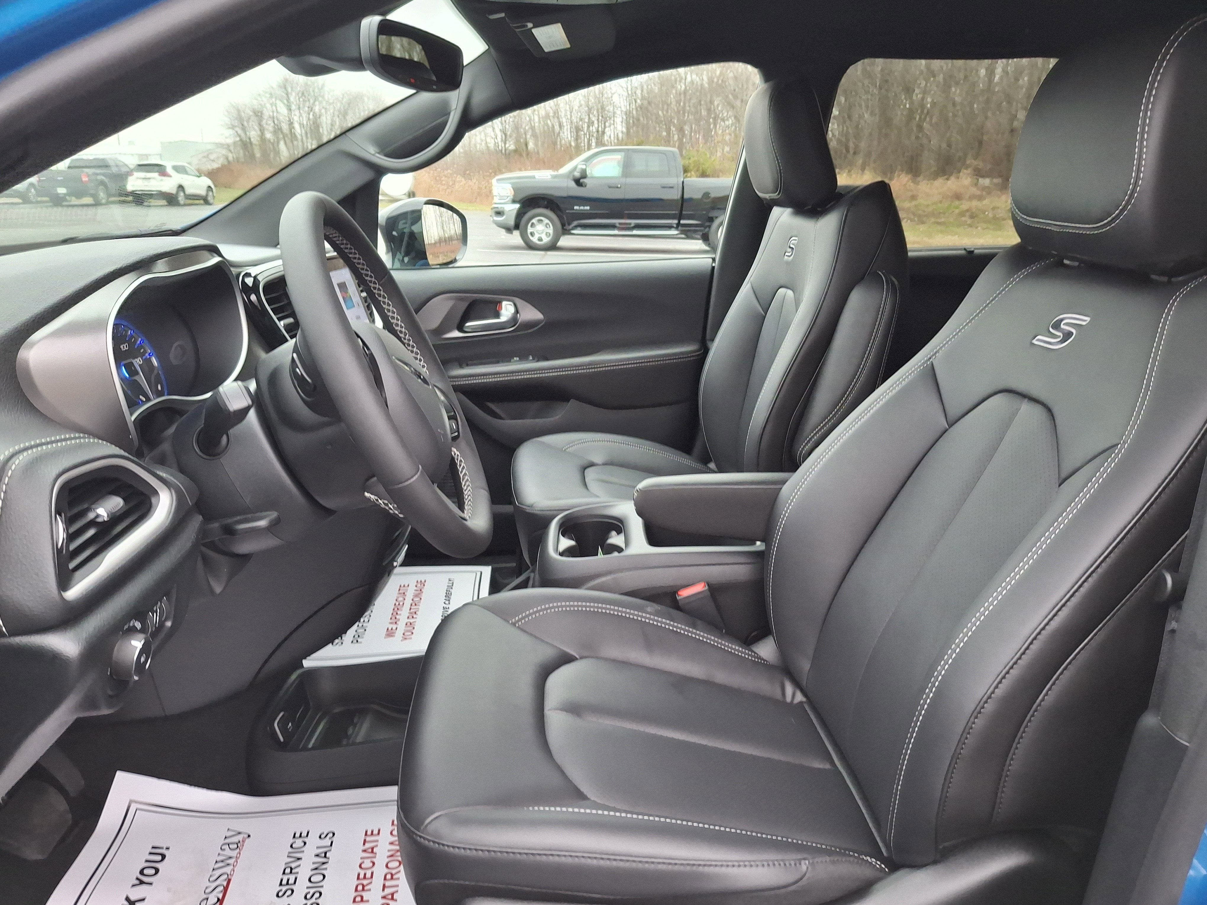 2026 Chrysler Pacifica Select