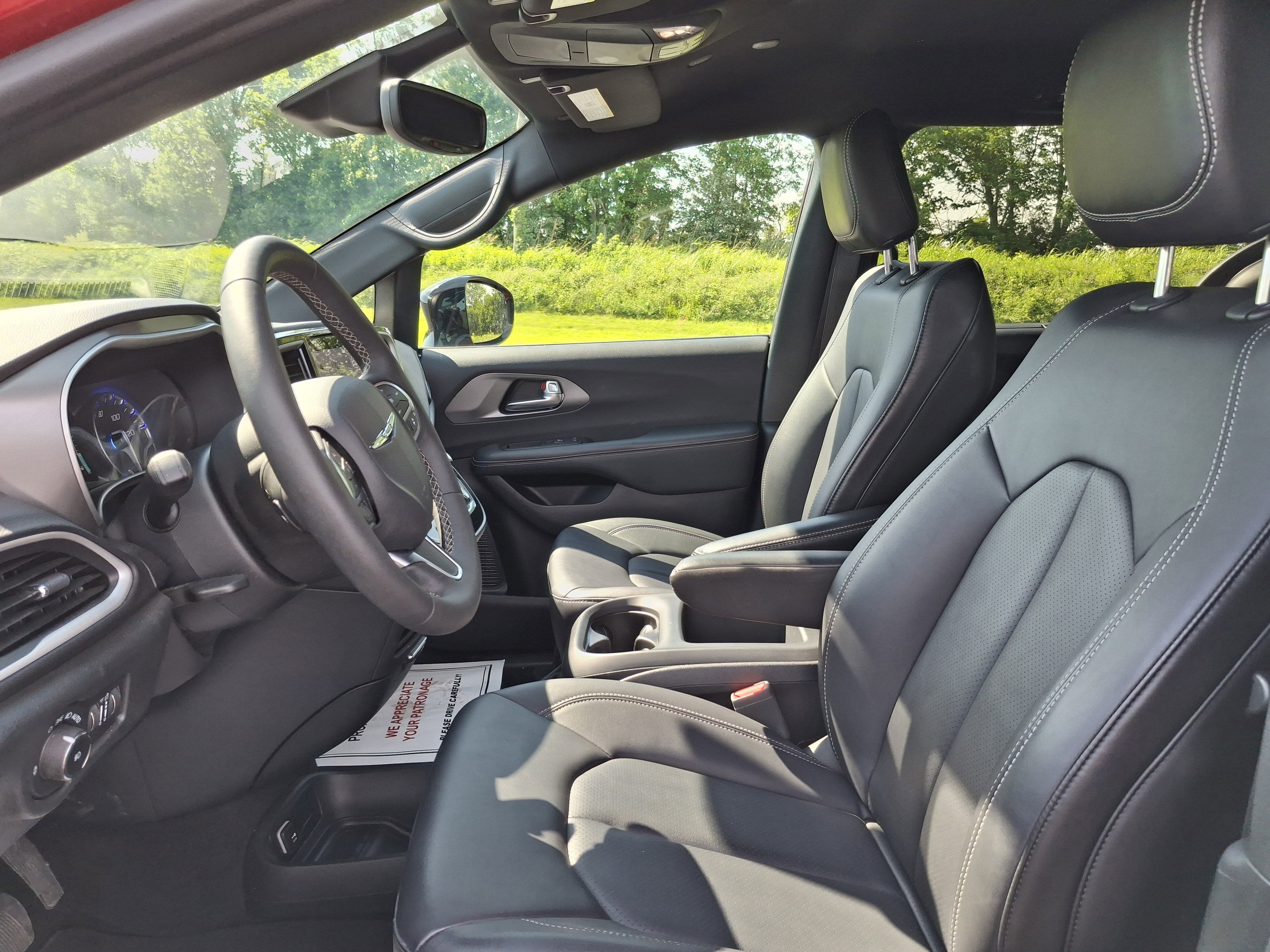 2025 Chrysler Pacifica Select