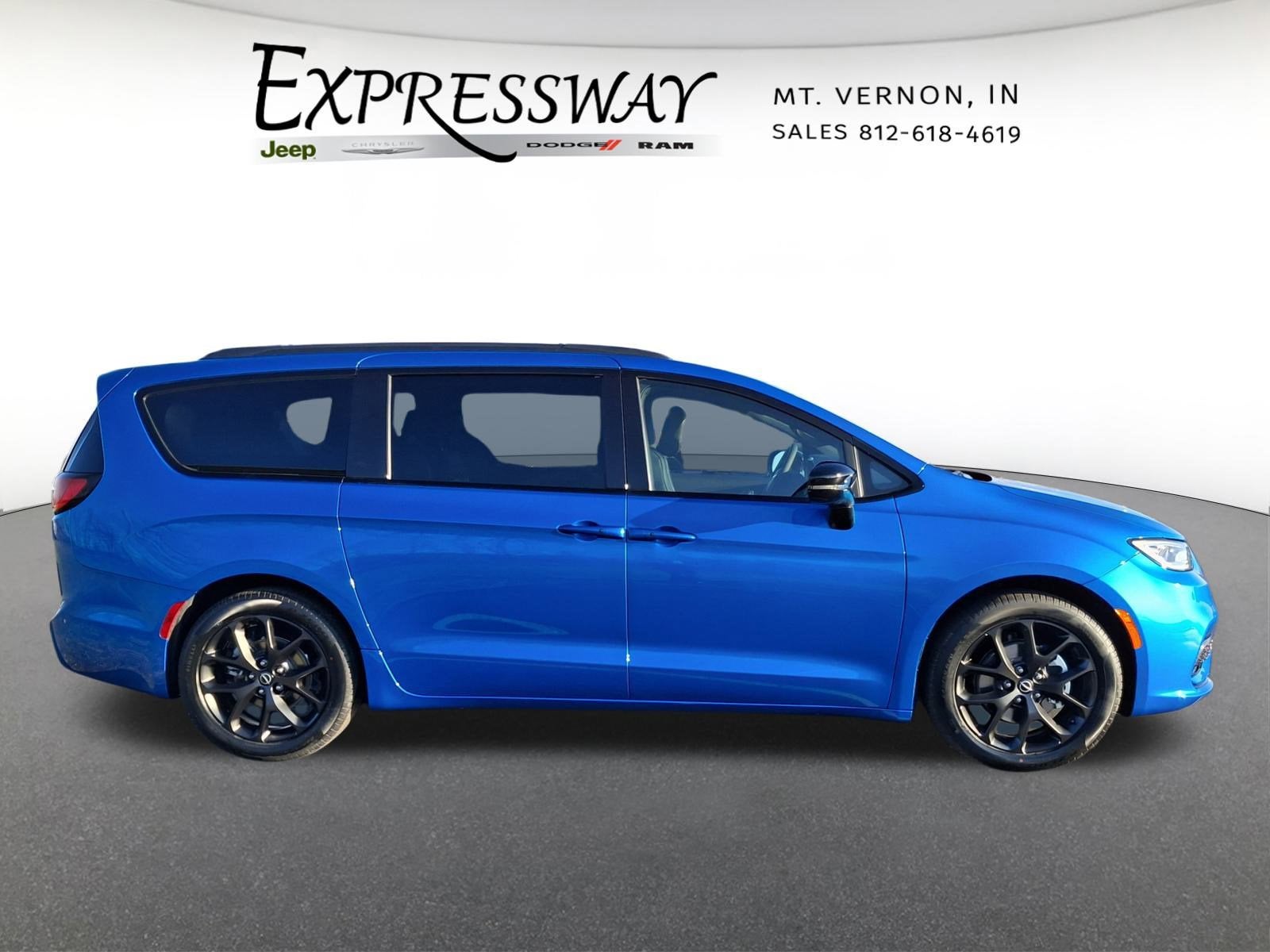 2026 Chrysler Pacifica Select