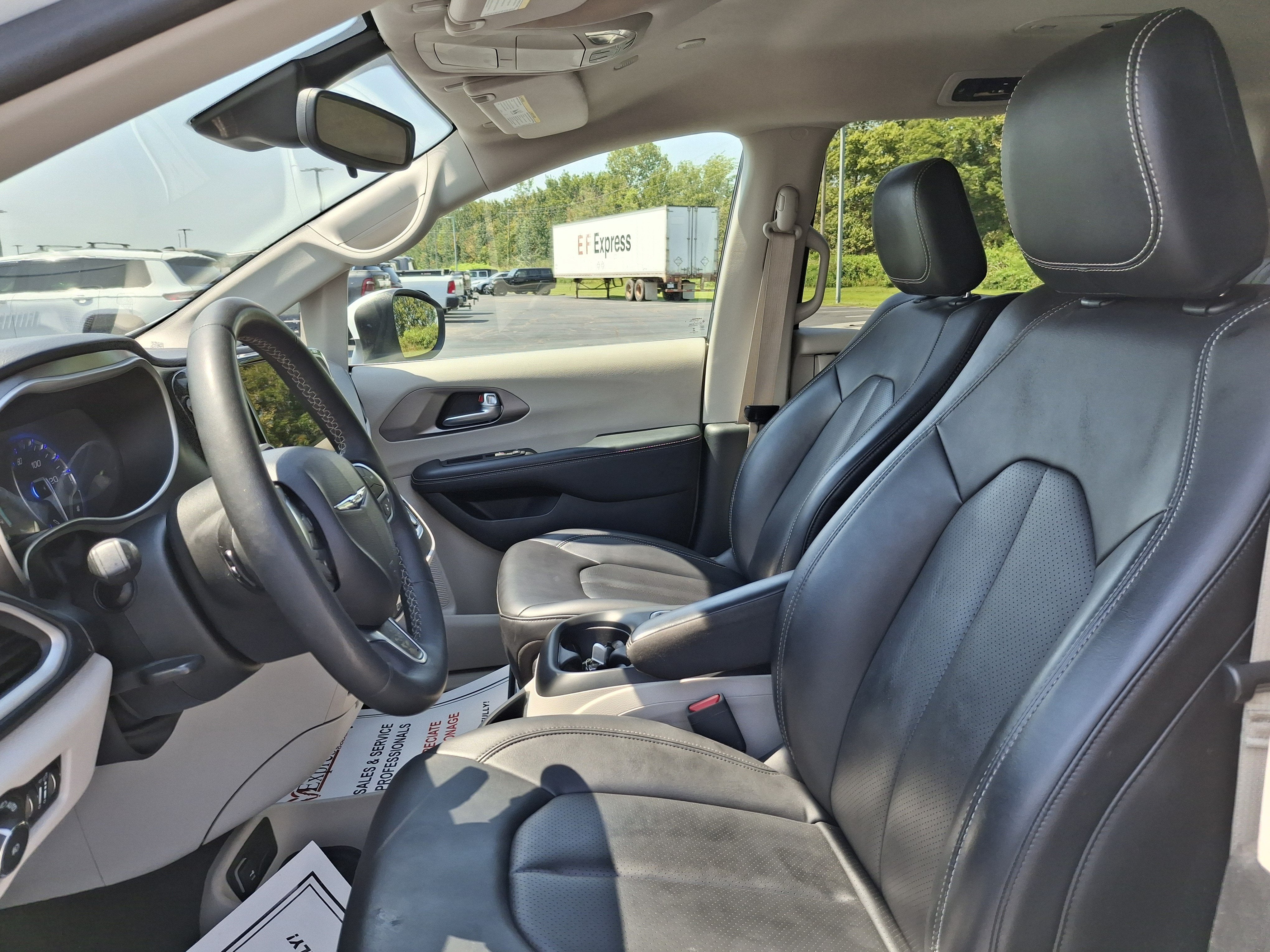 2023 Chrysler Pacifica Touring L