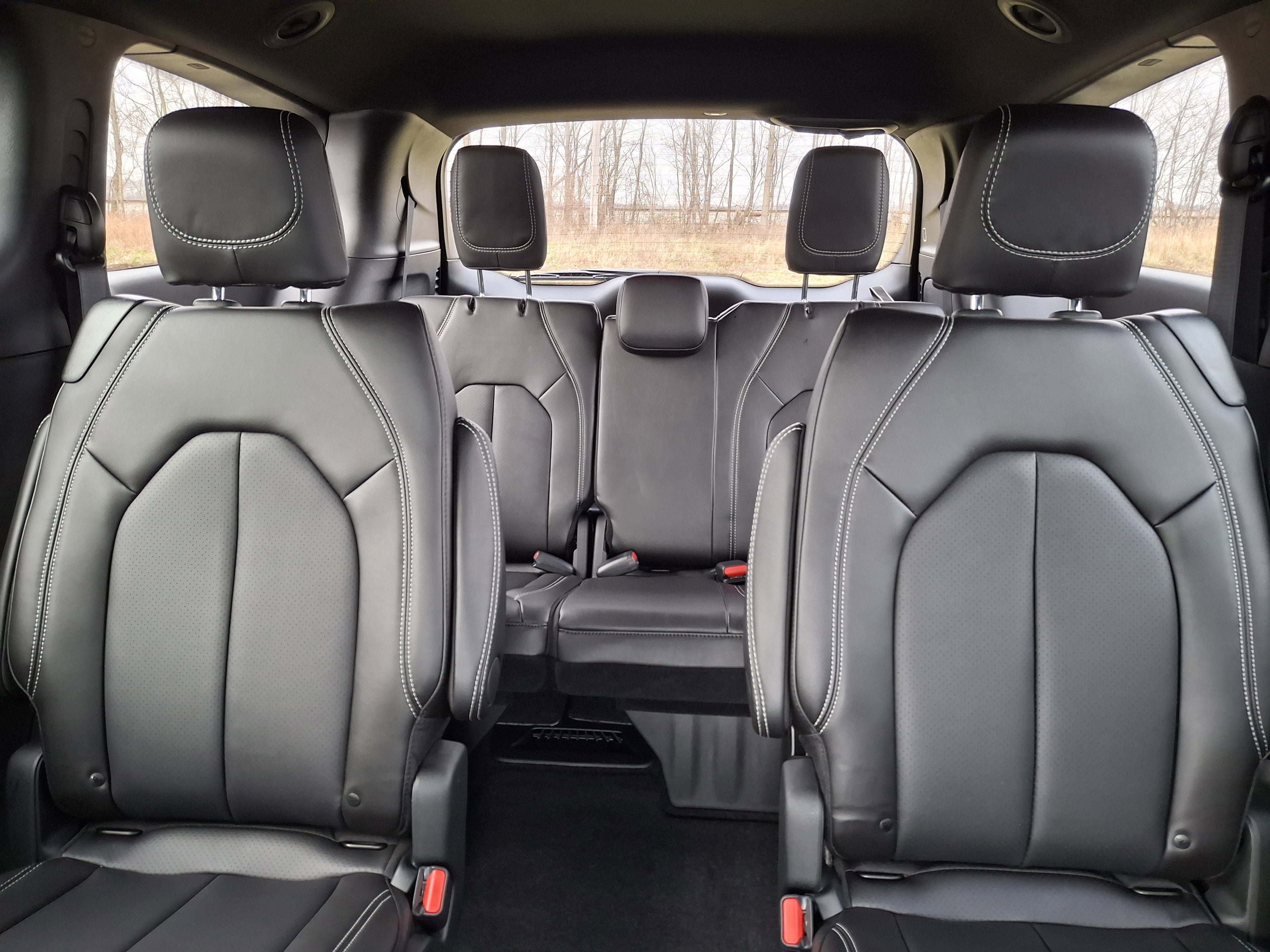 2026 Chrysler Pacifica Select