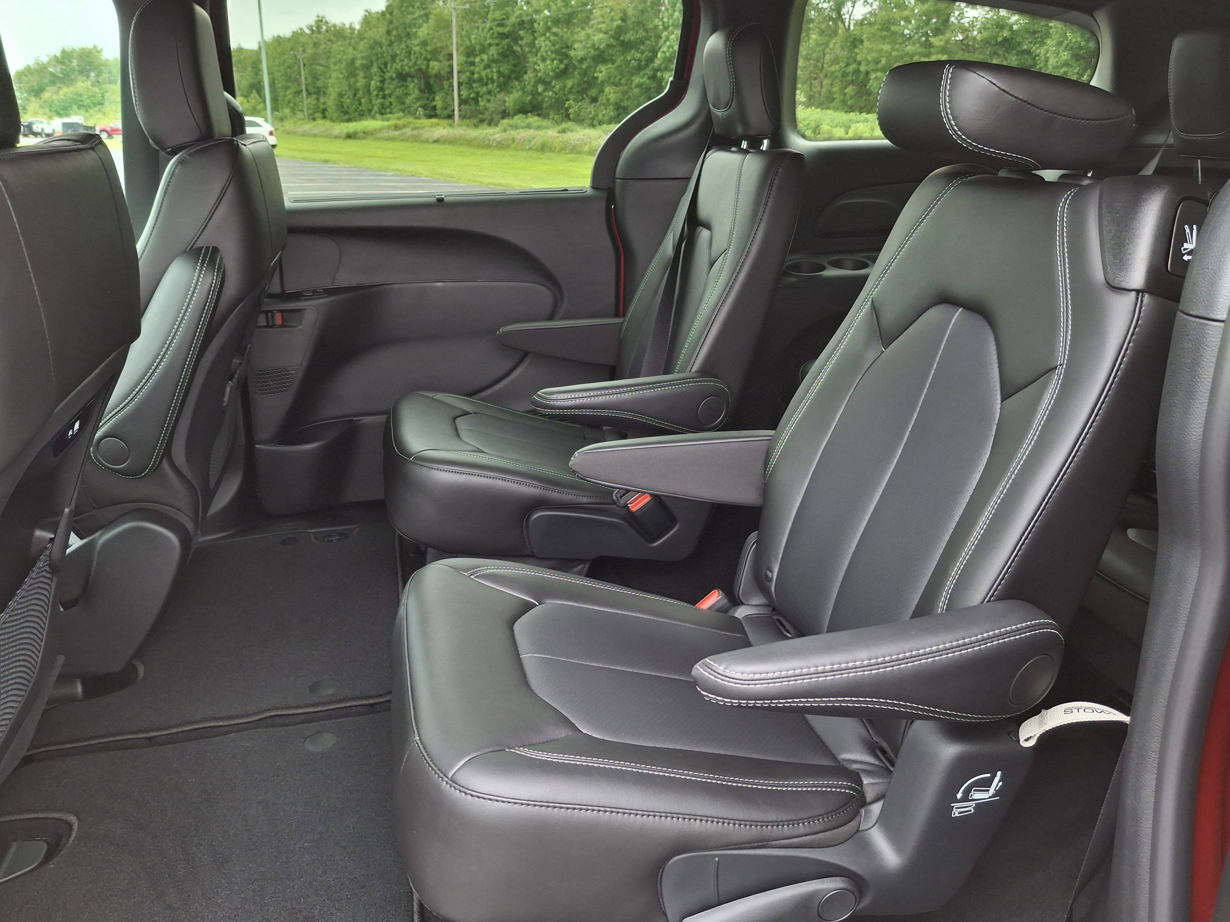 2027 Chrysler Pacifica Select