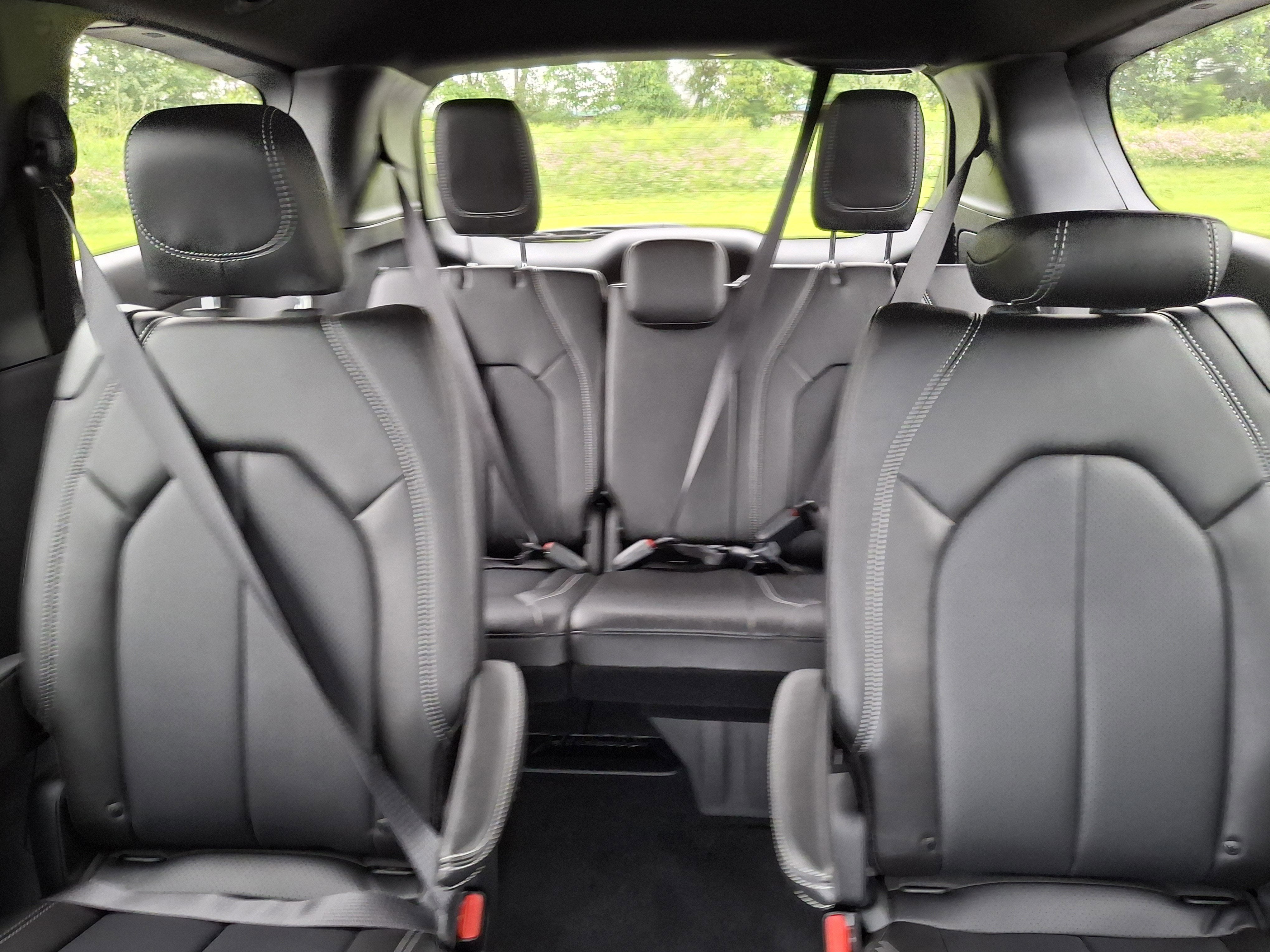 2027 Chrysler Pacifica Select