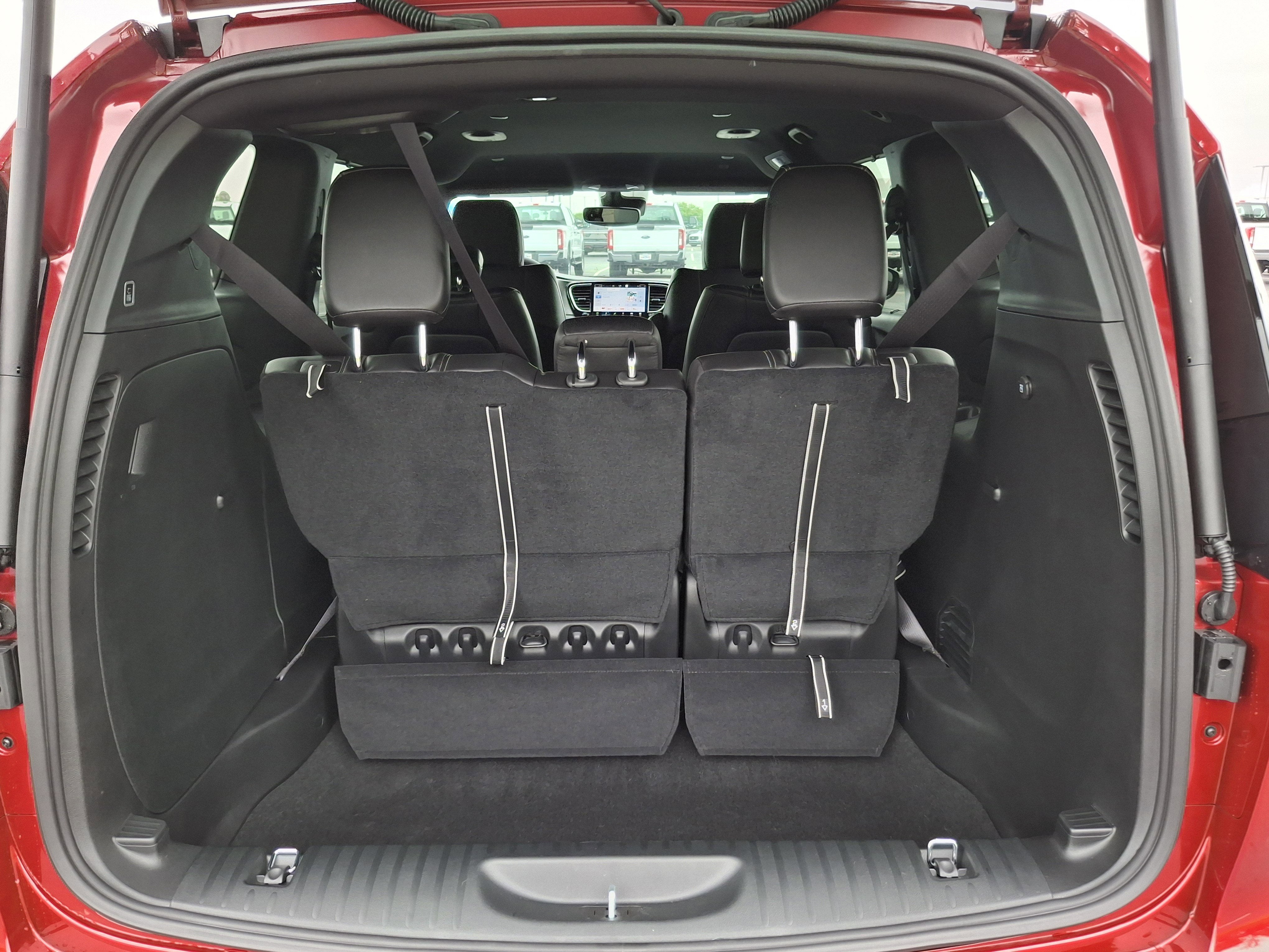 2027 Chrysler Pacifica Select