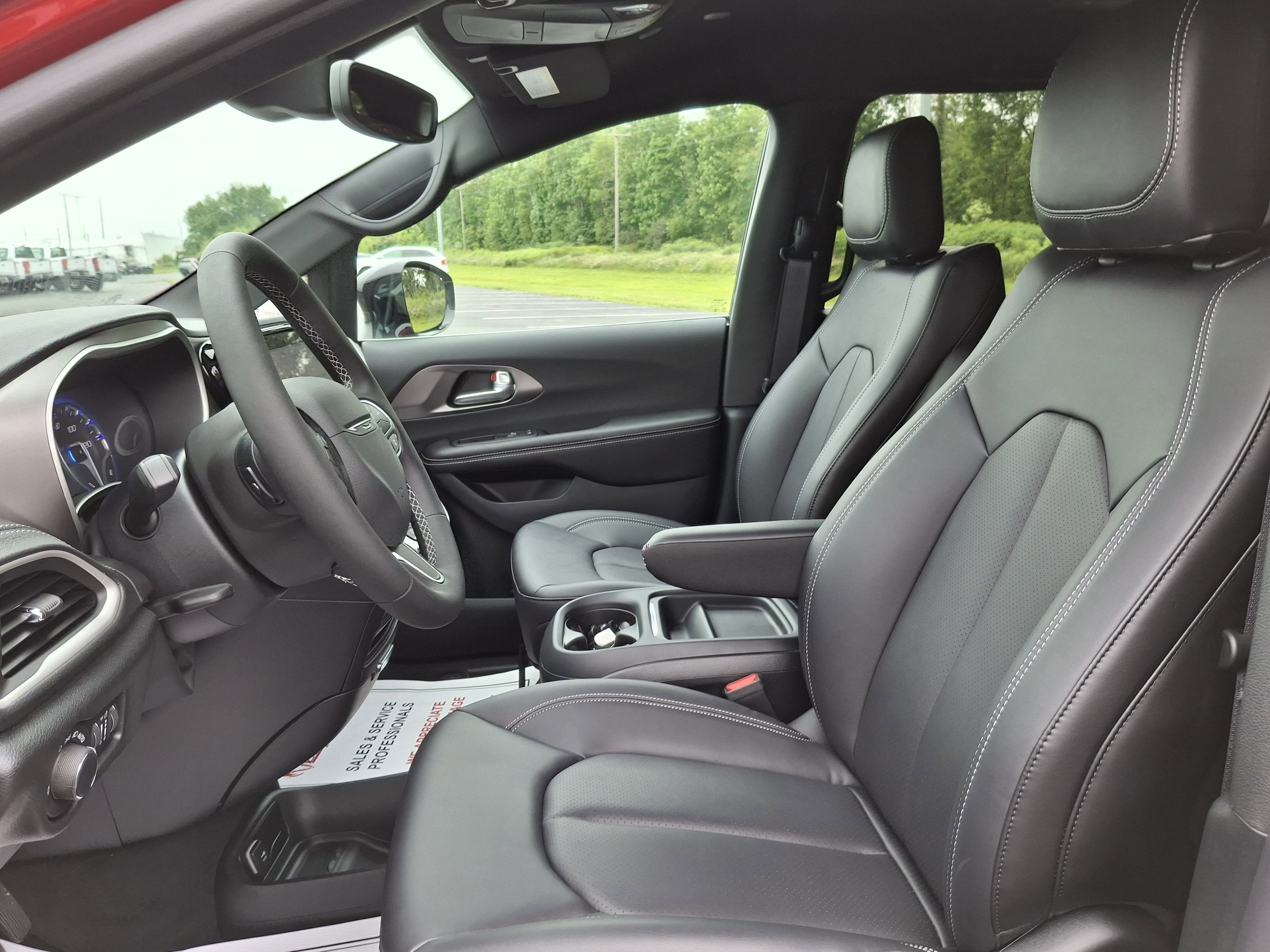 2027 Chrysler Pacifica Select