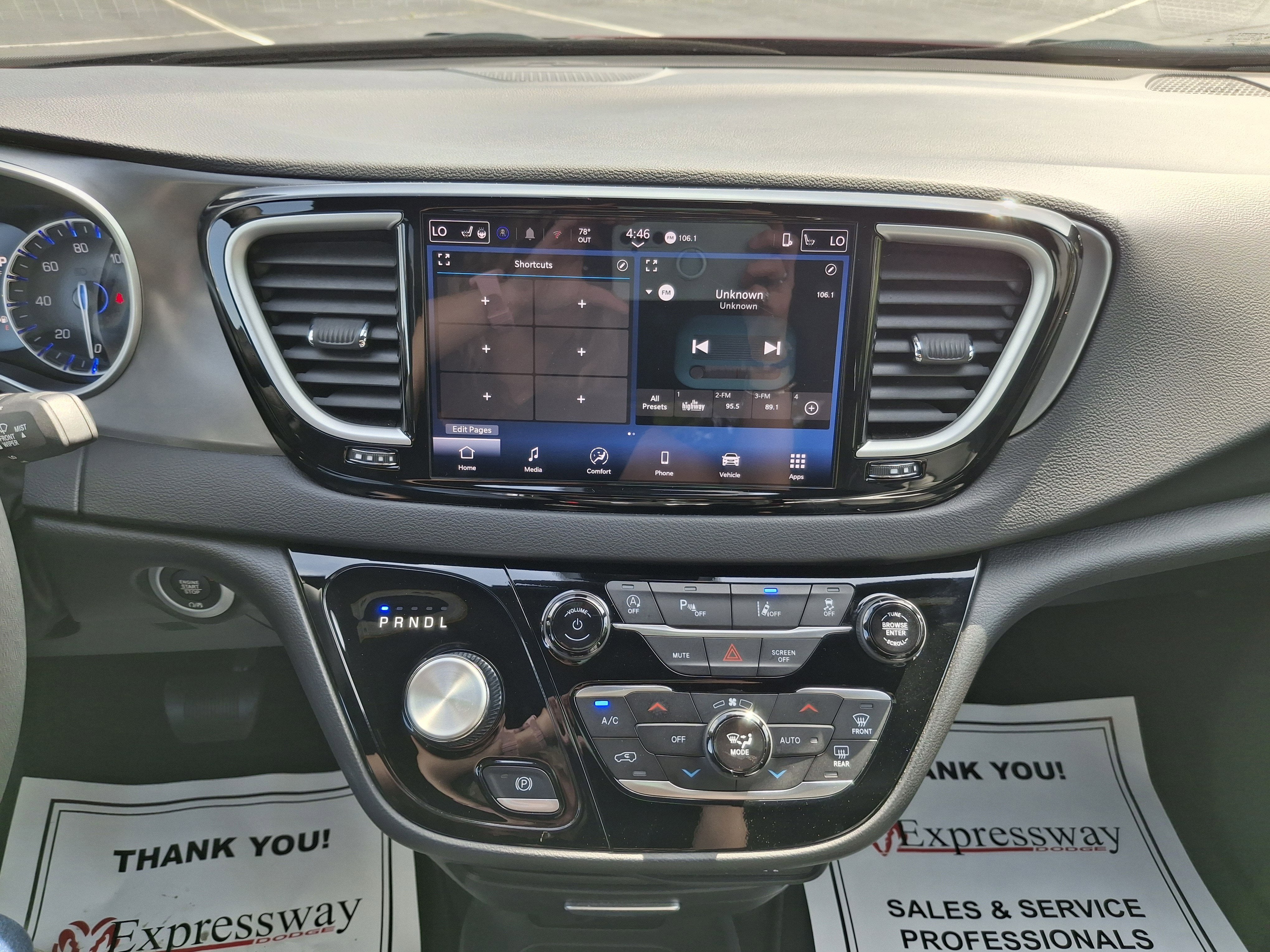 2025 Chrysler Pacifica Select