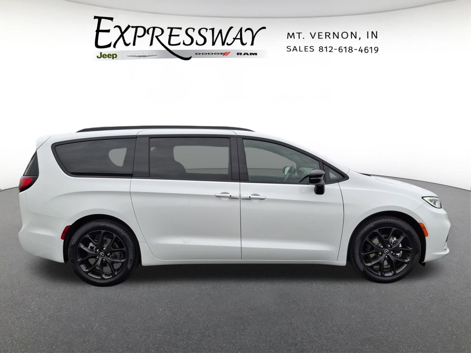 2026 Chrysler Pacifica Select