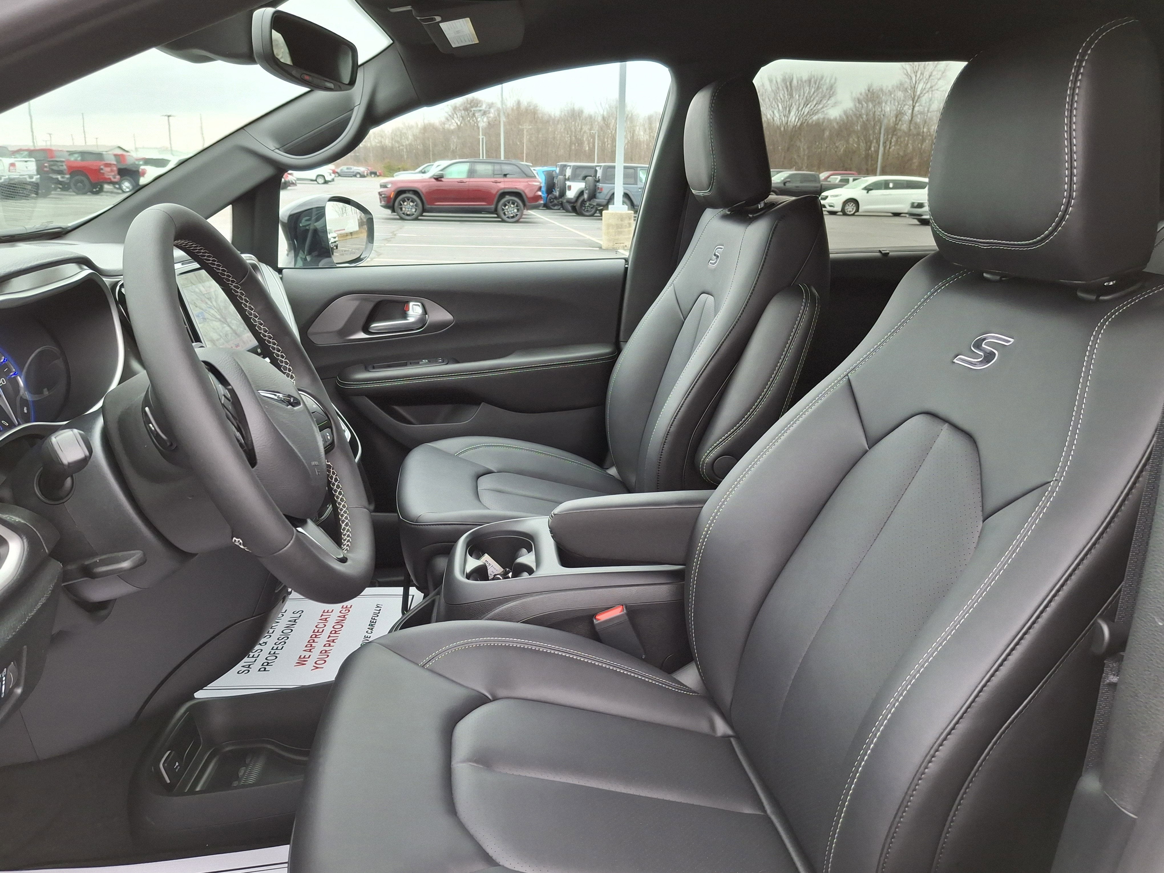 2026 Chrysler Pacifica Select