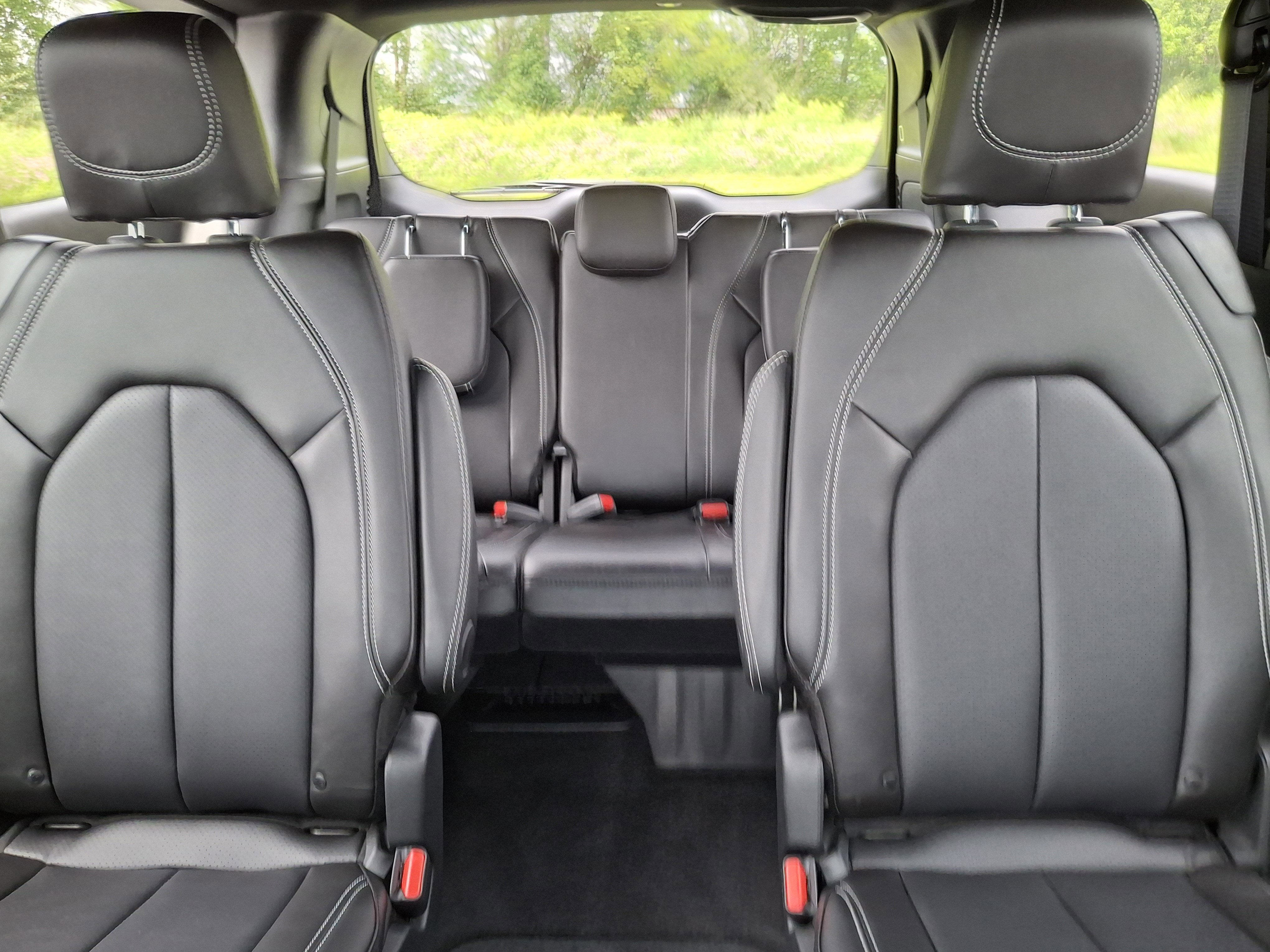 2027 Chrysler Pacifica Select