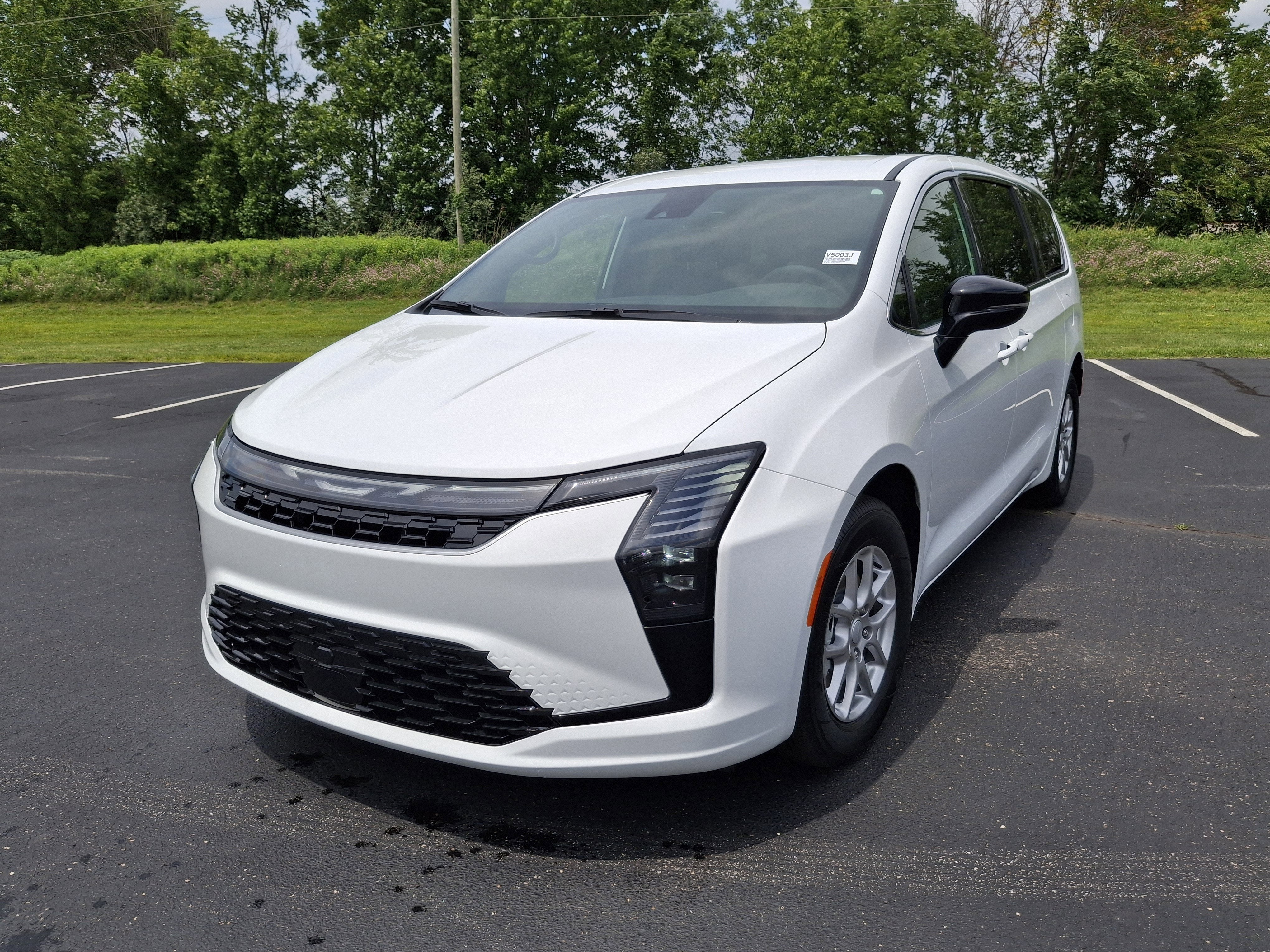 2027 Chrysler Pacifica Select