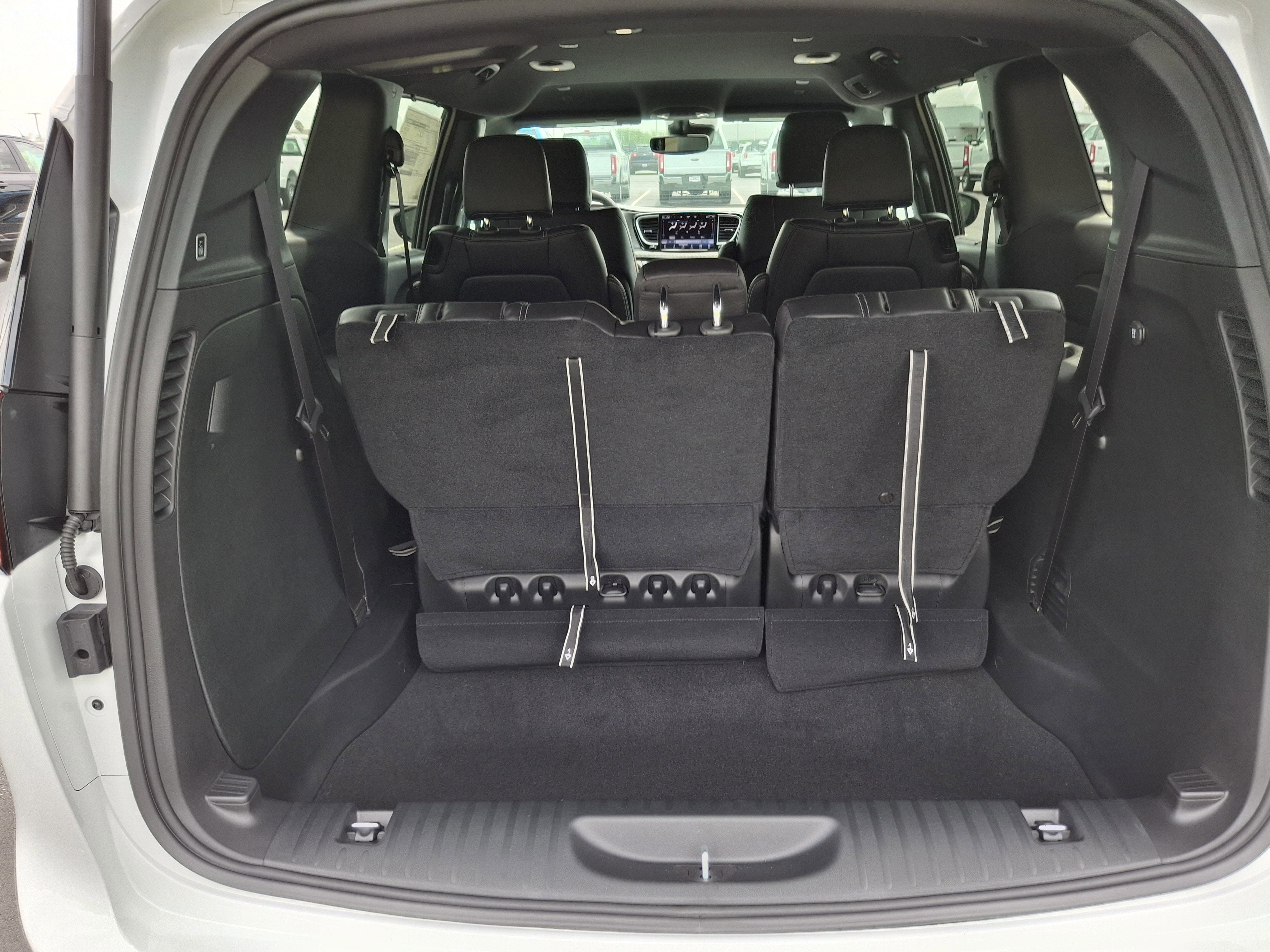 2027 Chrysler Pacifica Select