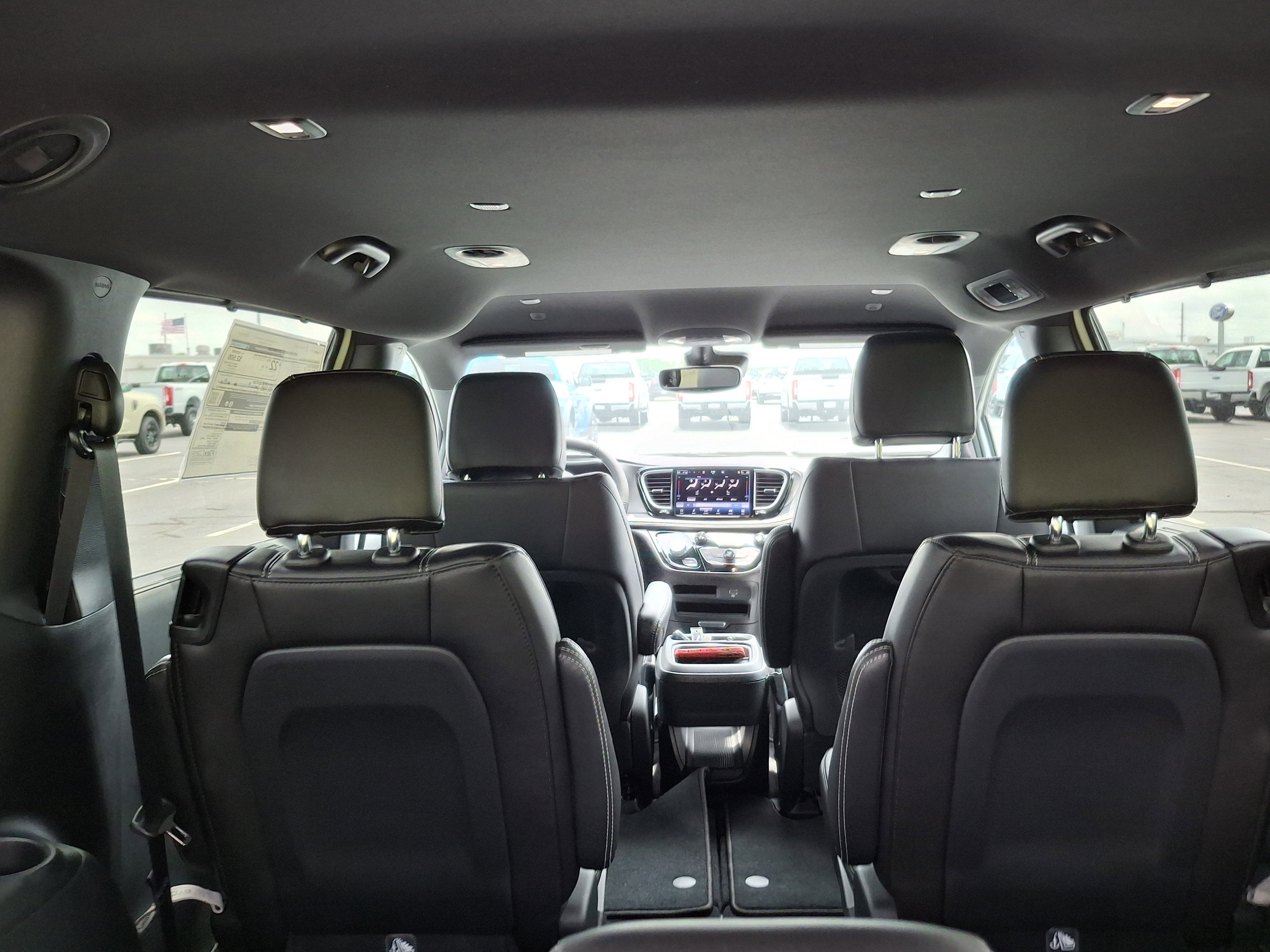 2027 Chrysler Pacifica Select
