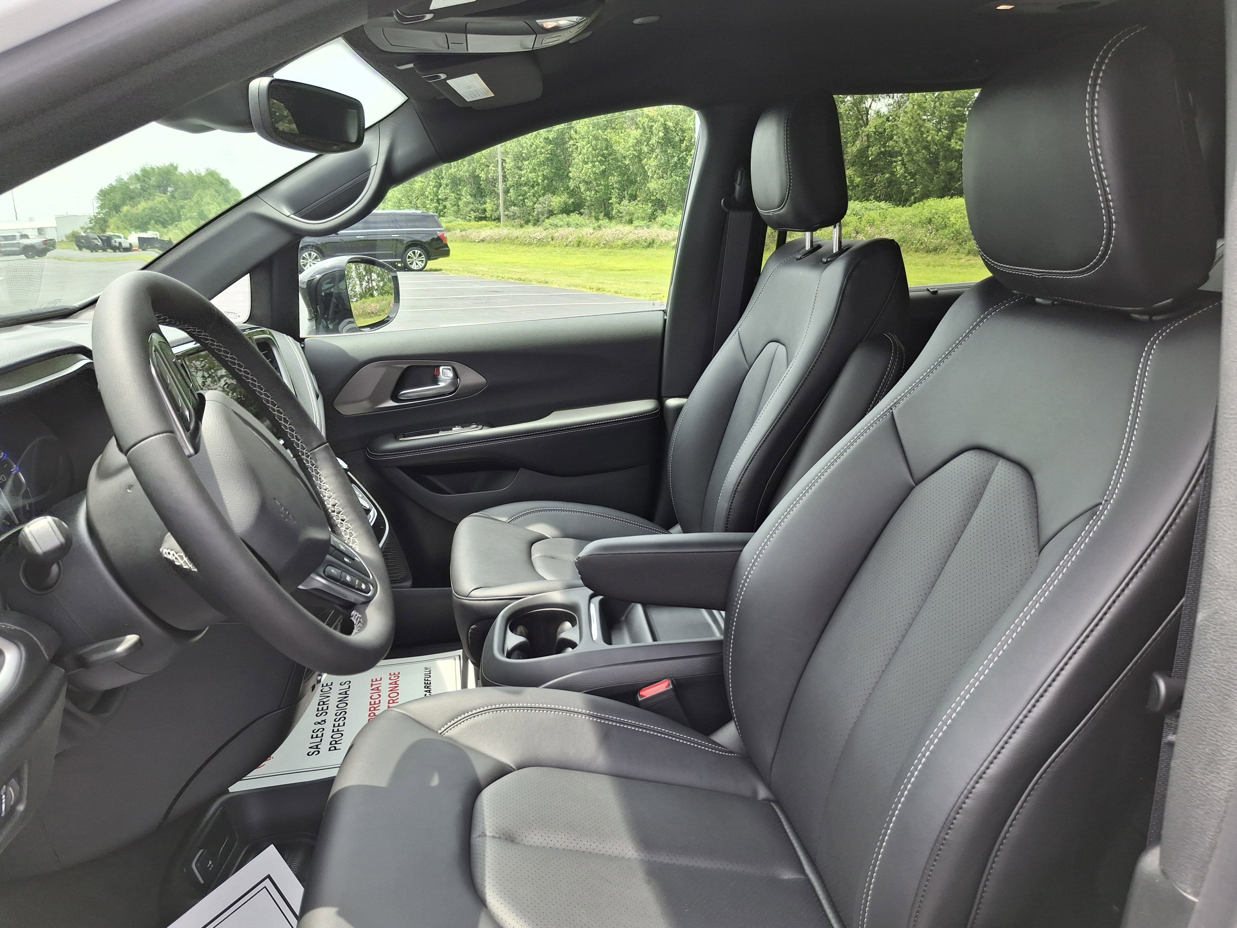 2027 Chrysler Pacifica Select
