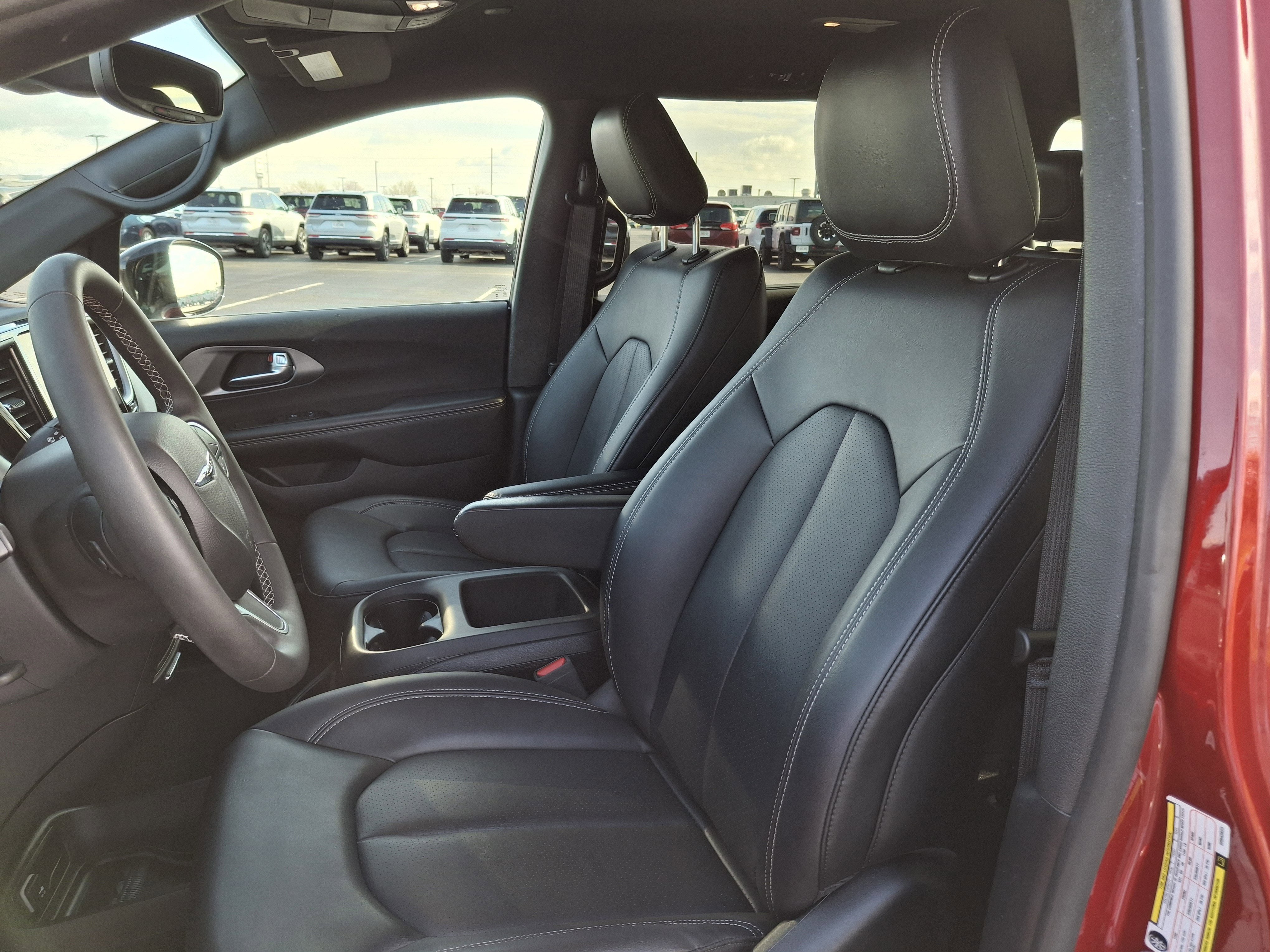 2025 Chrysler Pacifica Select