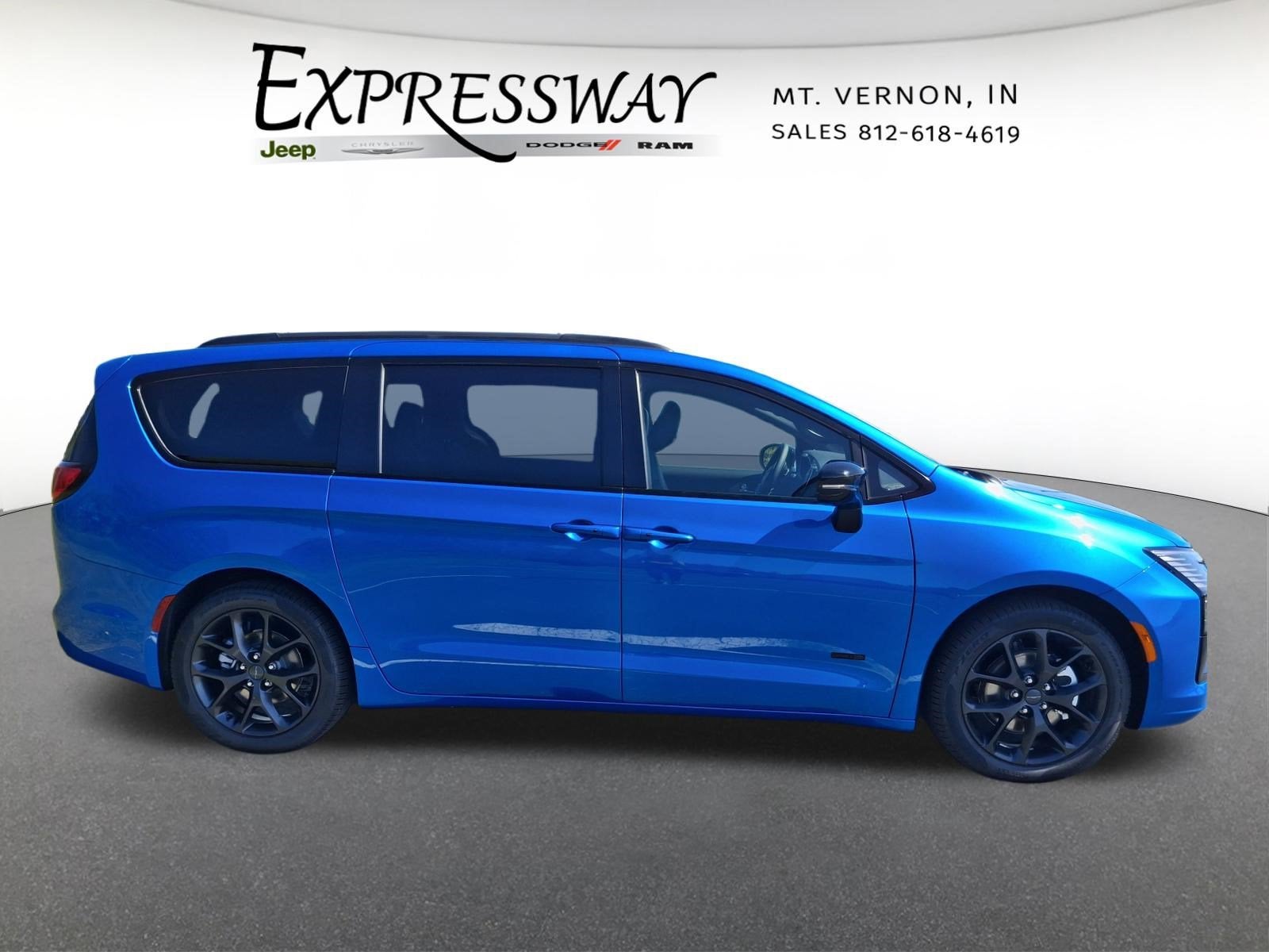 2027 Chrysler Pacifica Select