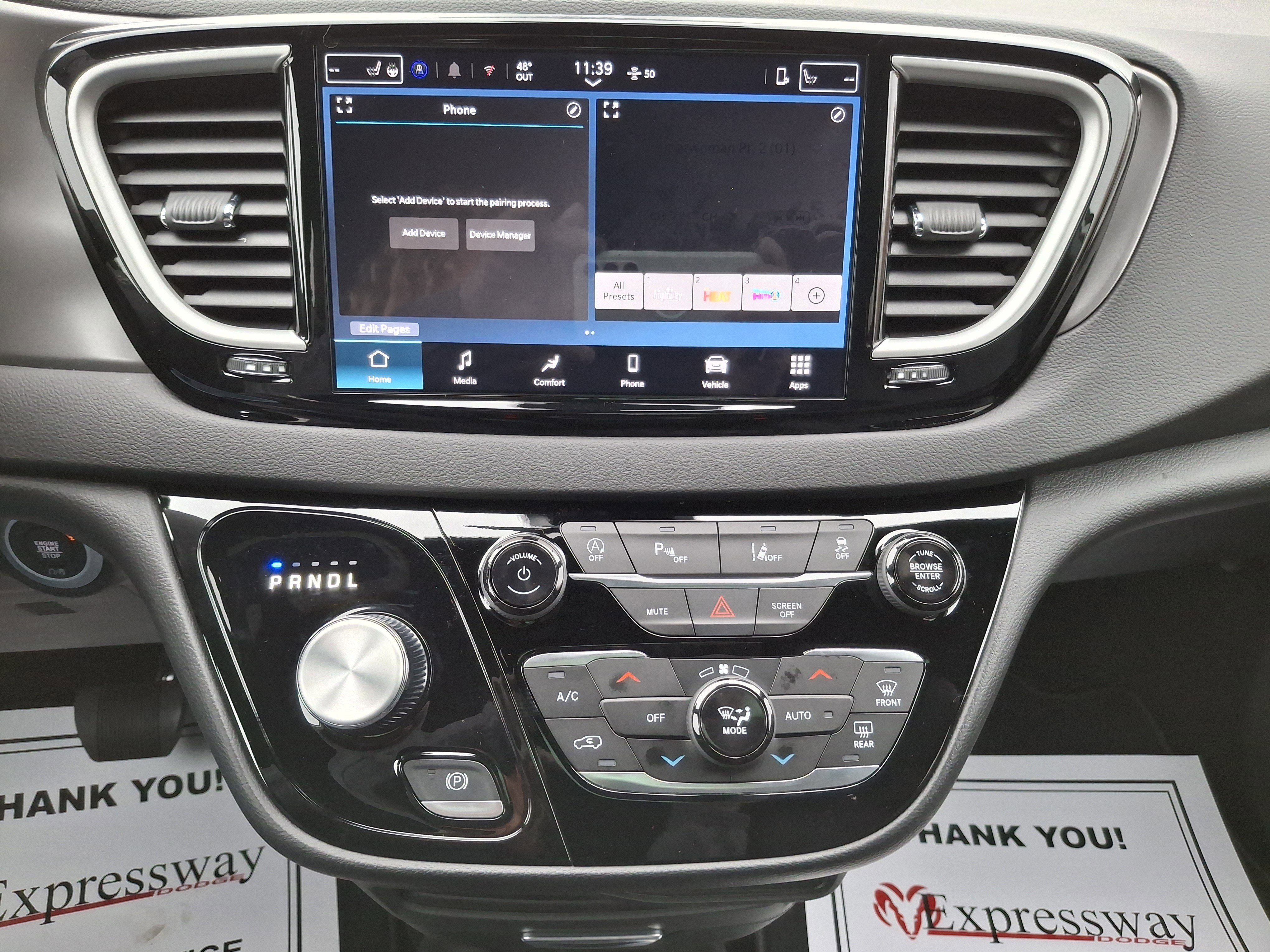 2026 Chrysler Voyager LX