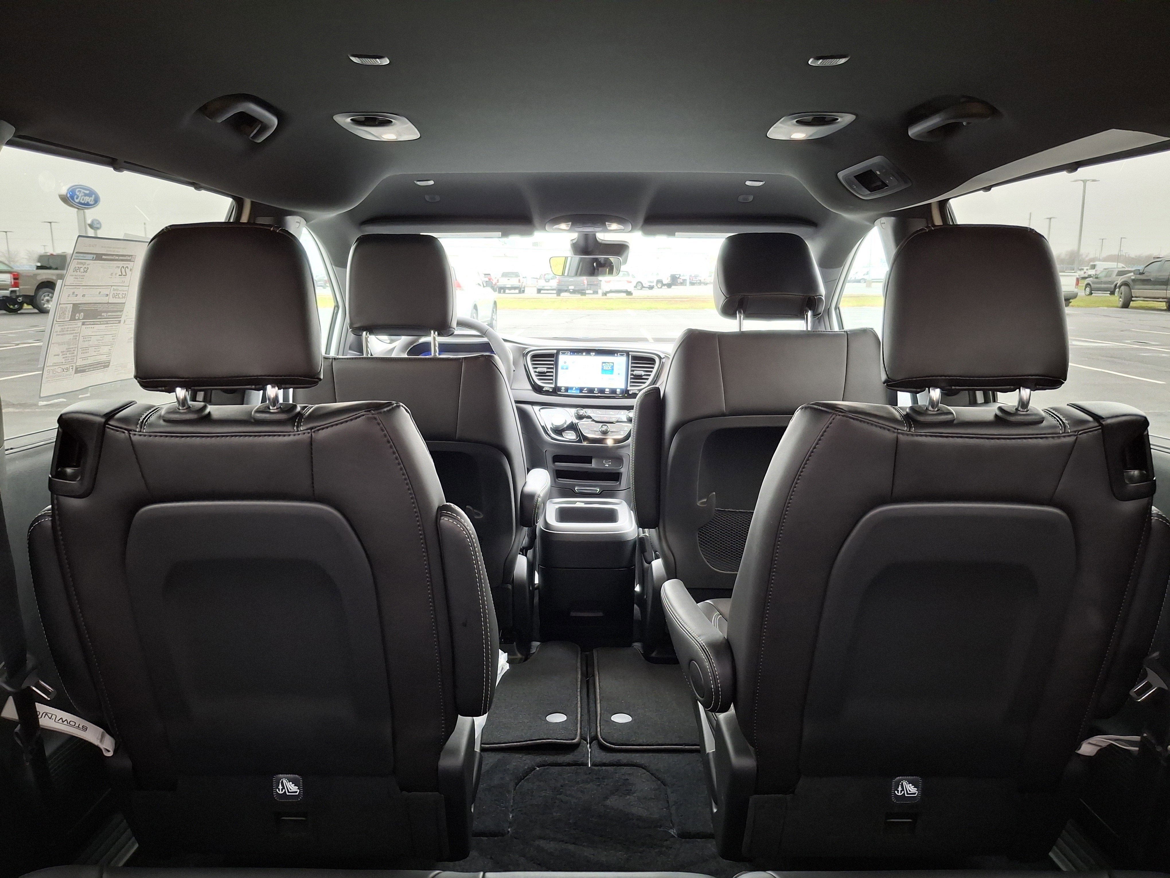 2026 Chrysler Voyager LX