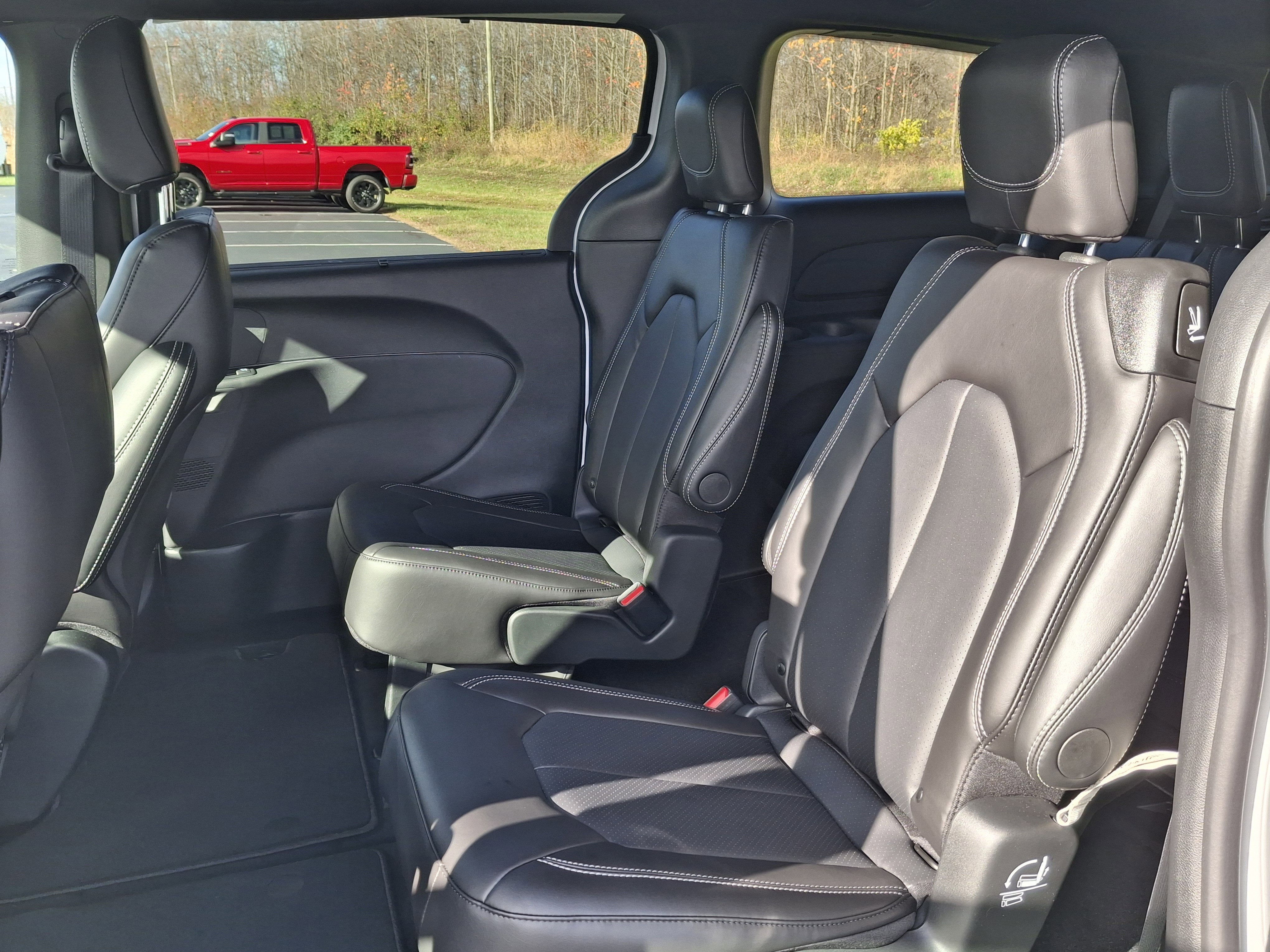 2026 Chrysler Voyager LX