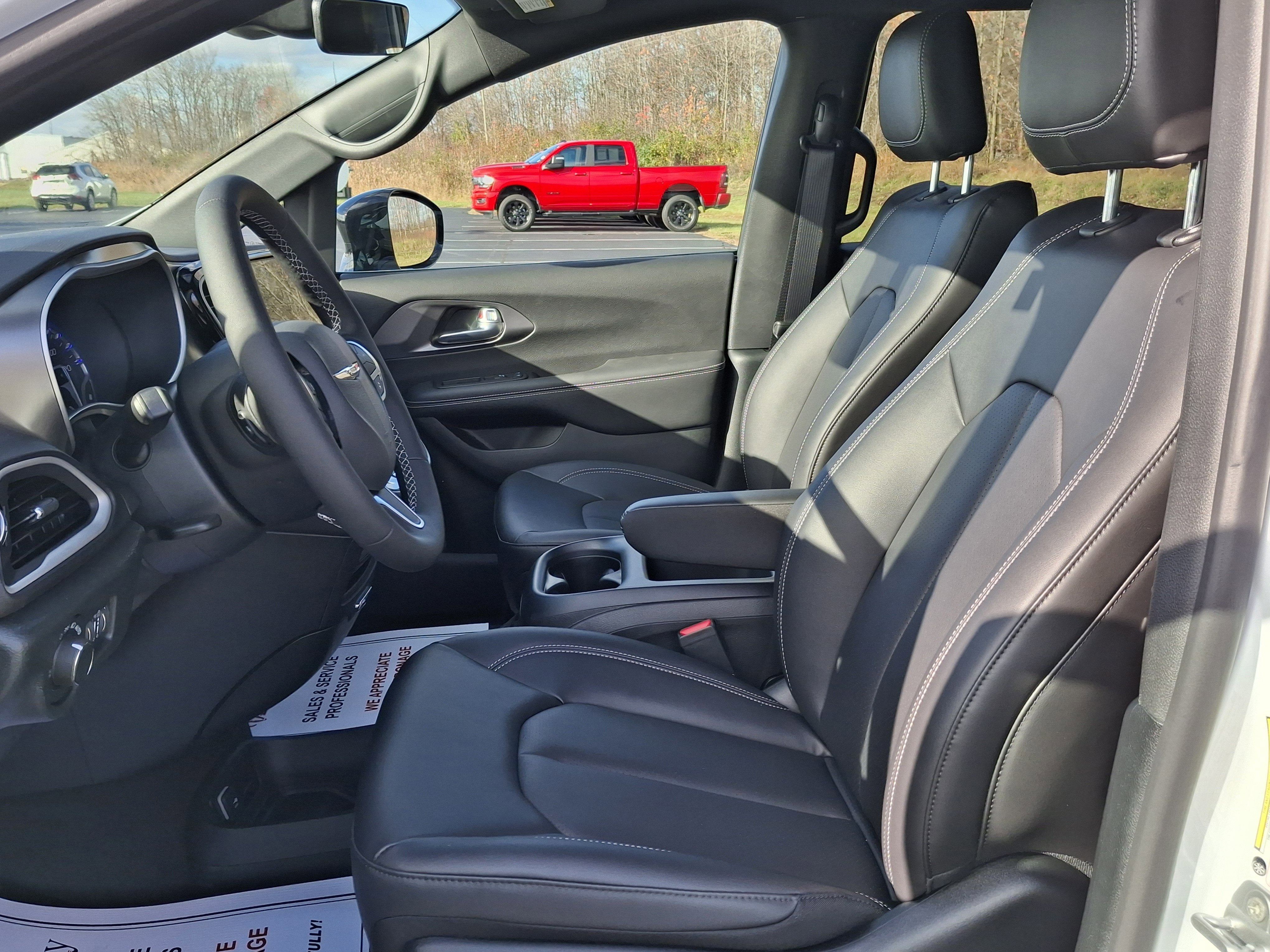 2026 Chrysler Voyager LX