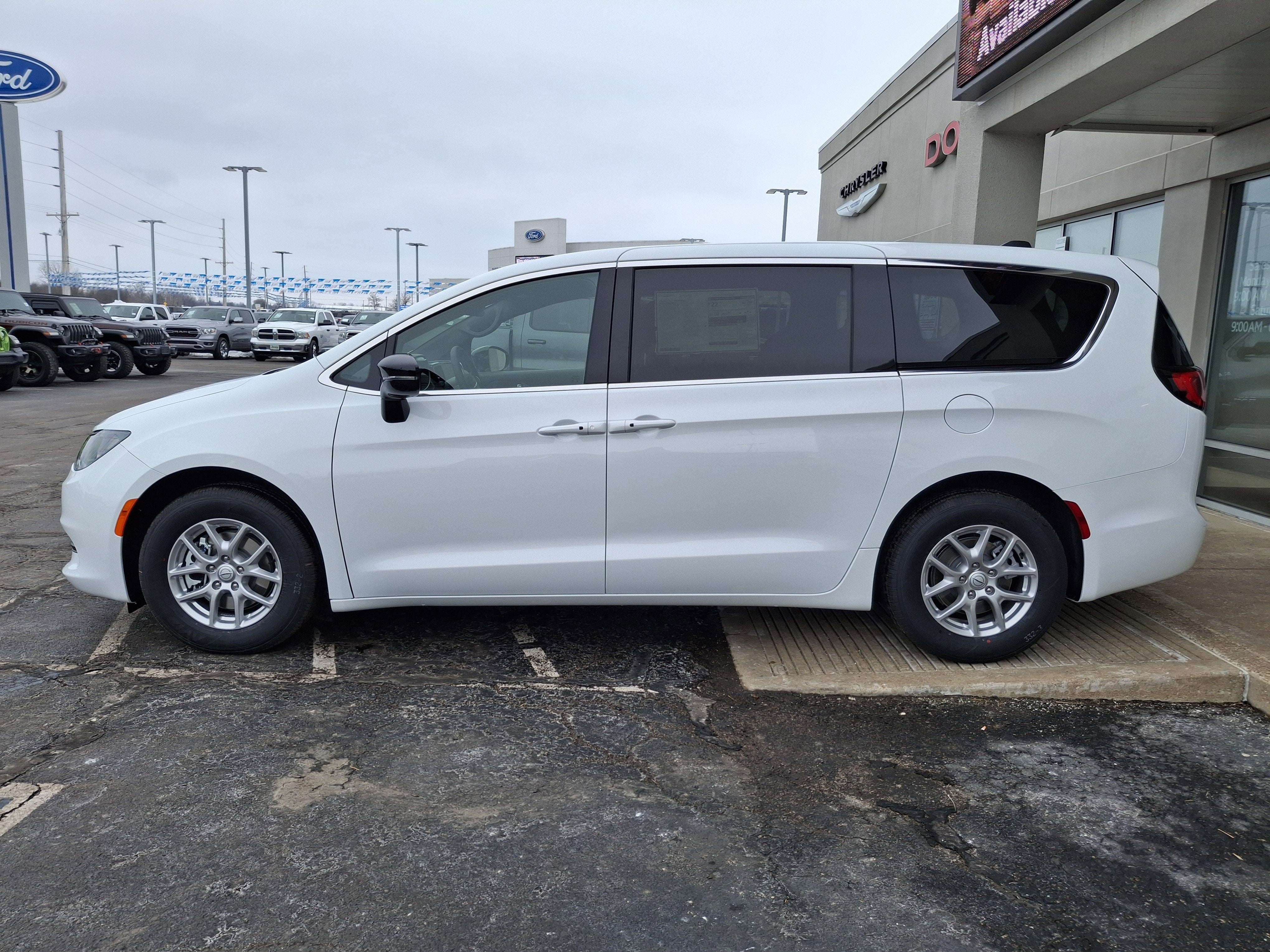 2026 Chrysler Voyager LX