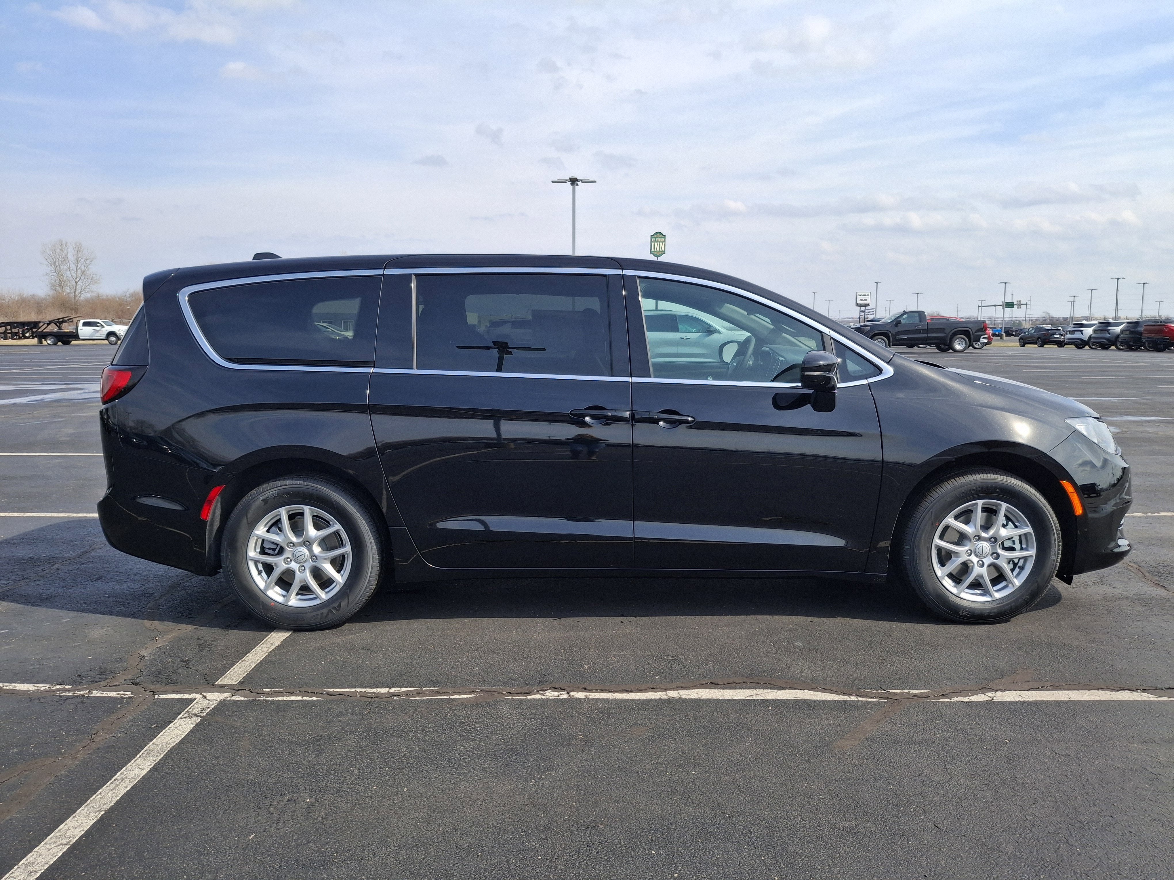 2026 Chrysler Voyager LX