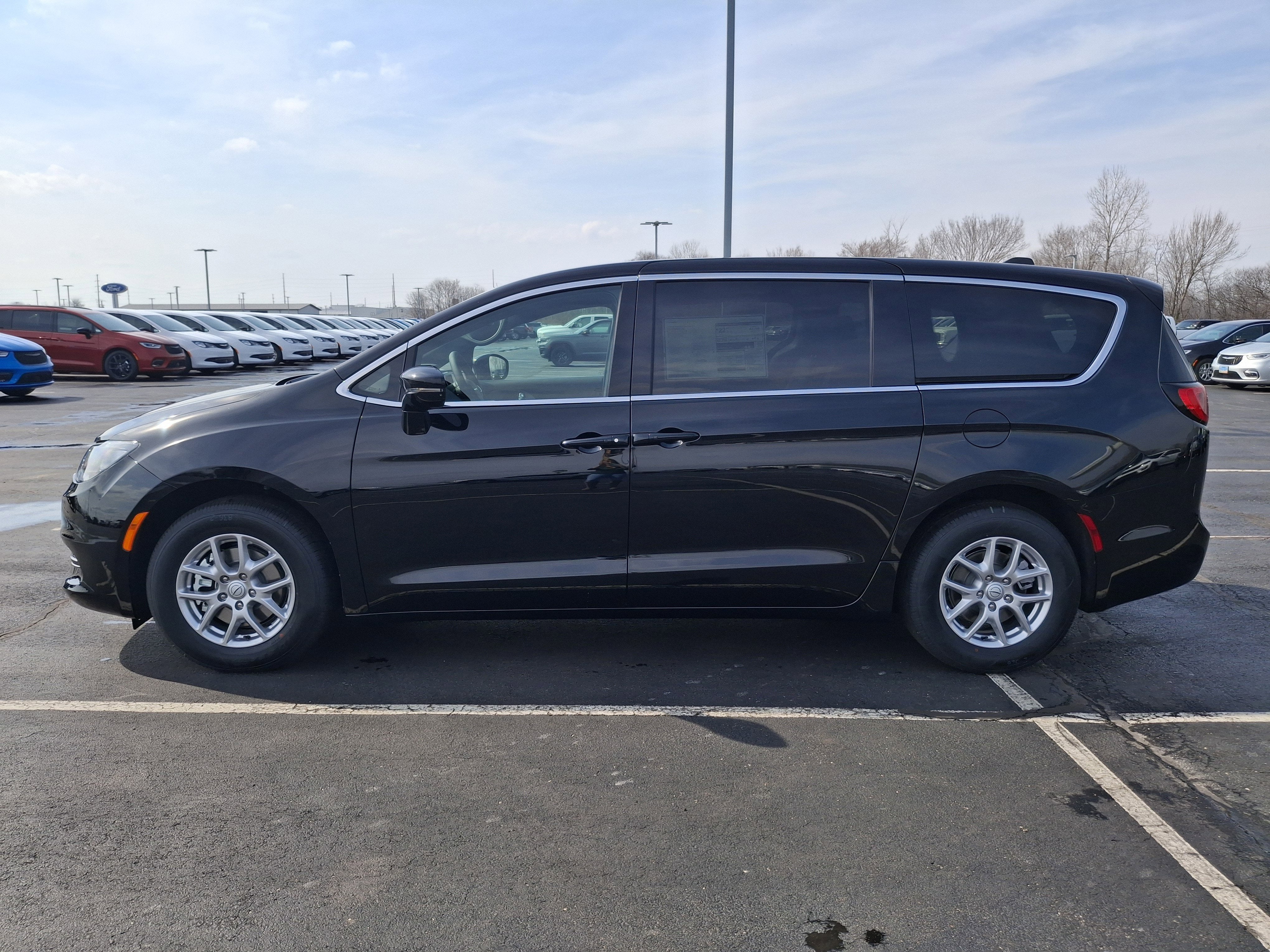 2026 Chrysler Voyager LX