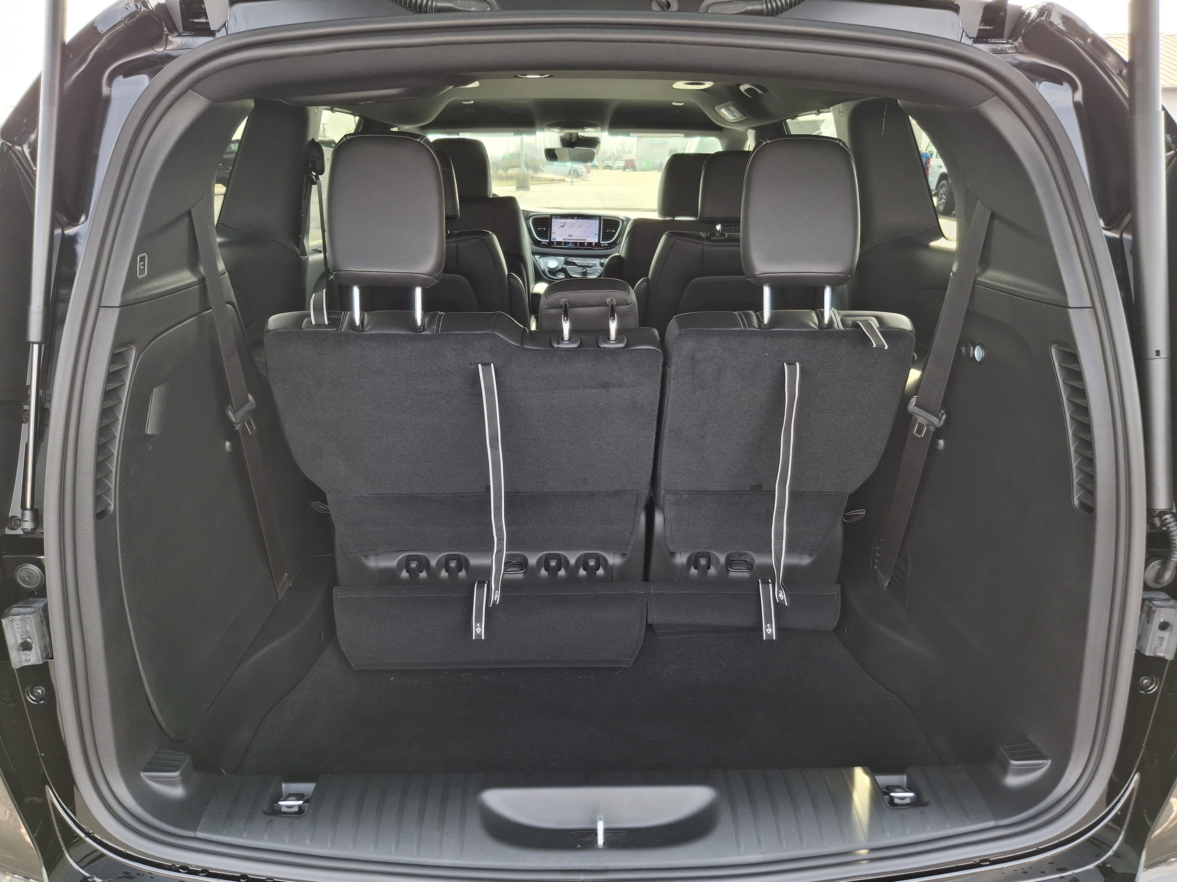 2026 Chrysler Voyager LX